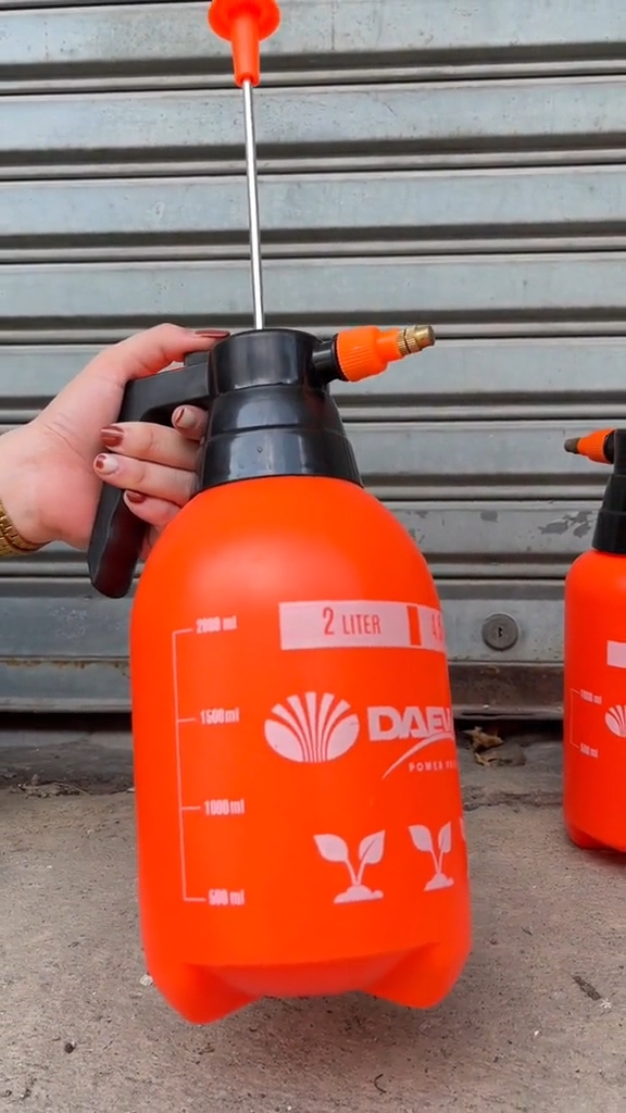 ถังพ่นยามือถือ ชนิดมือโยก Daewoo มีขนาด 1 ลิตร และ 2 ลิตร