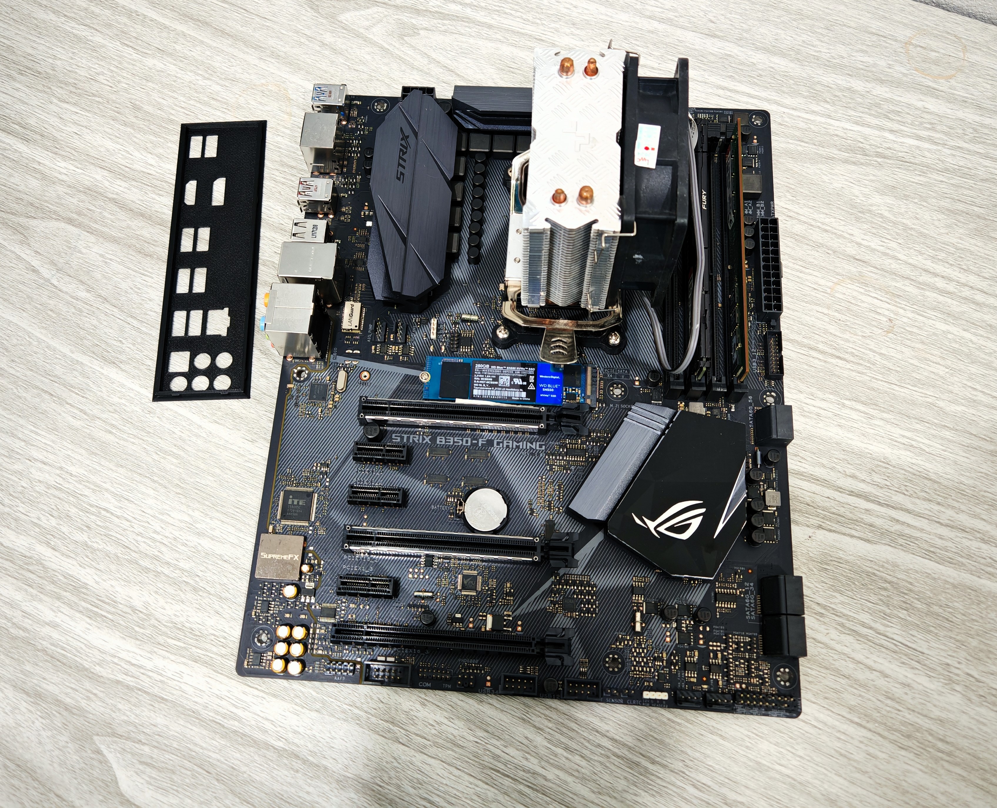 เซ็ตมัดรวม บอร์ด B350 + Ryzen 3 3300X + DDR4 16GB(8*2)/2400 + M.2 250GB