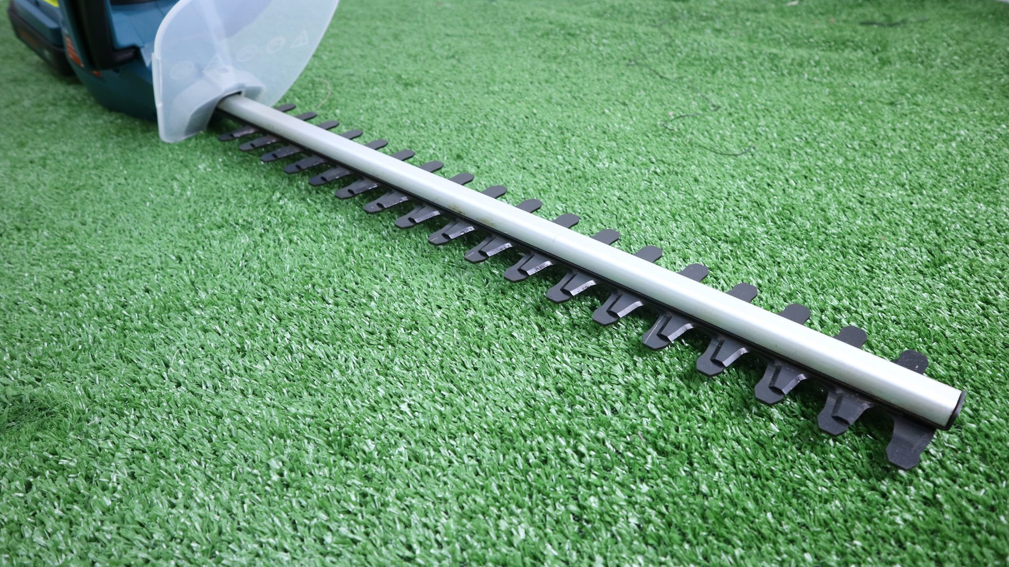 BERALA เครื่องตัดแต่งพุ่มไม้ไร้สาย BERALA BRL-8A601