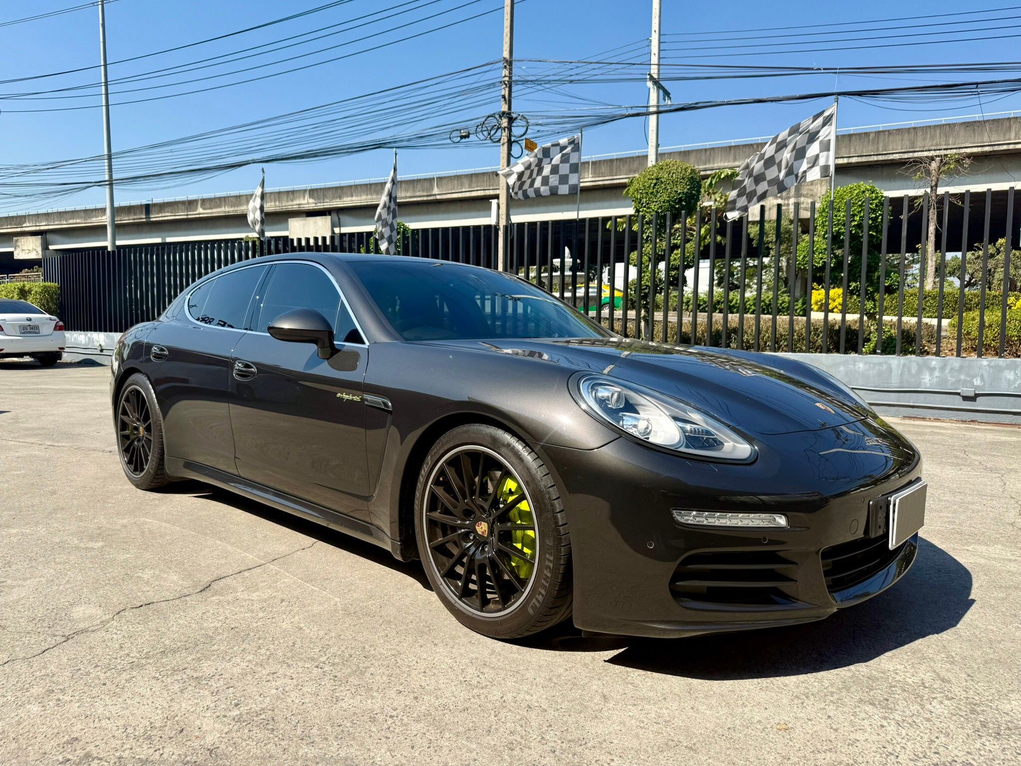 Porsche Panamera S 3.0 E-Hybrid ปี 2015 สีเทา