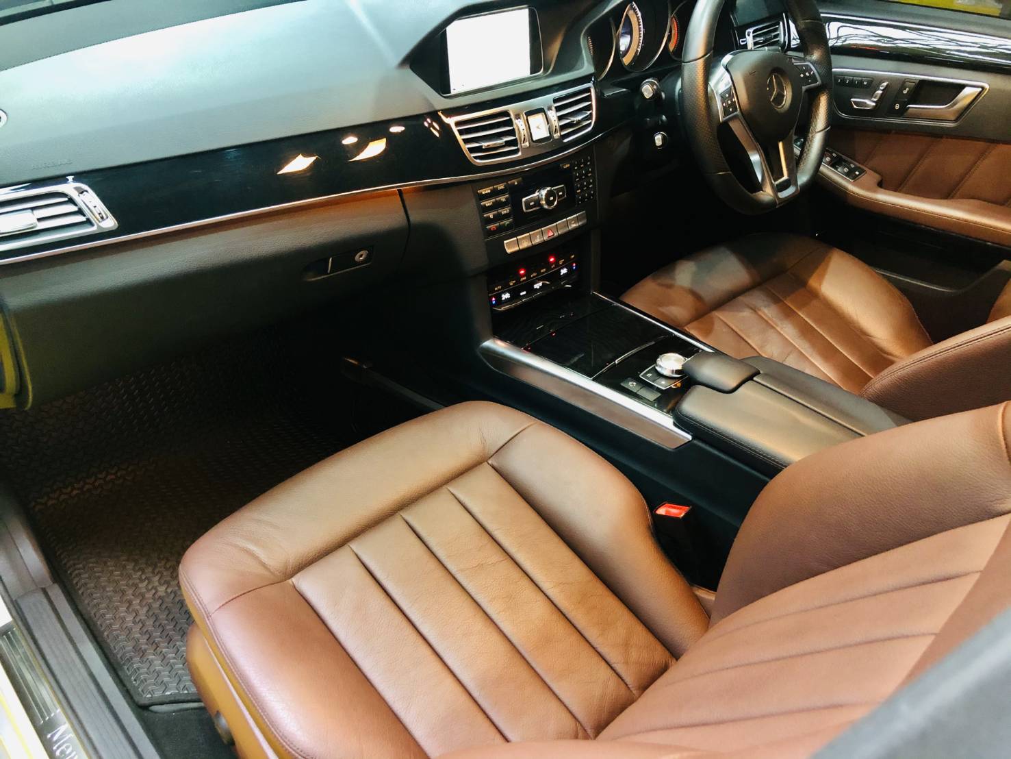 Mercedes BENZ E300 AMG TOP ปี2014