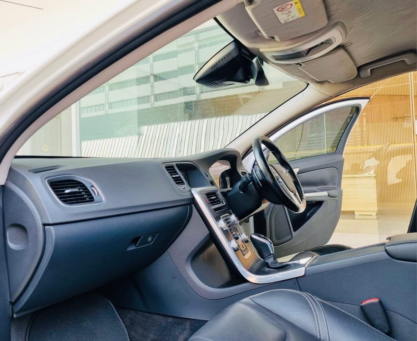 VOLVO S60 T5 Minor Change ปี 2016