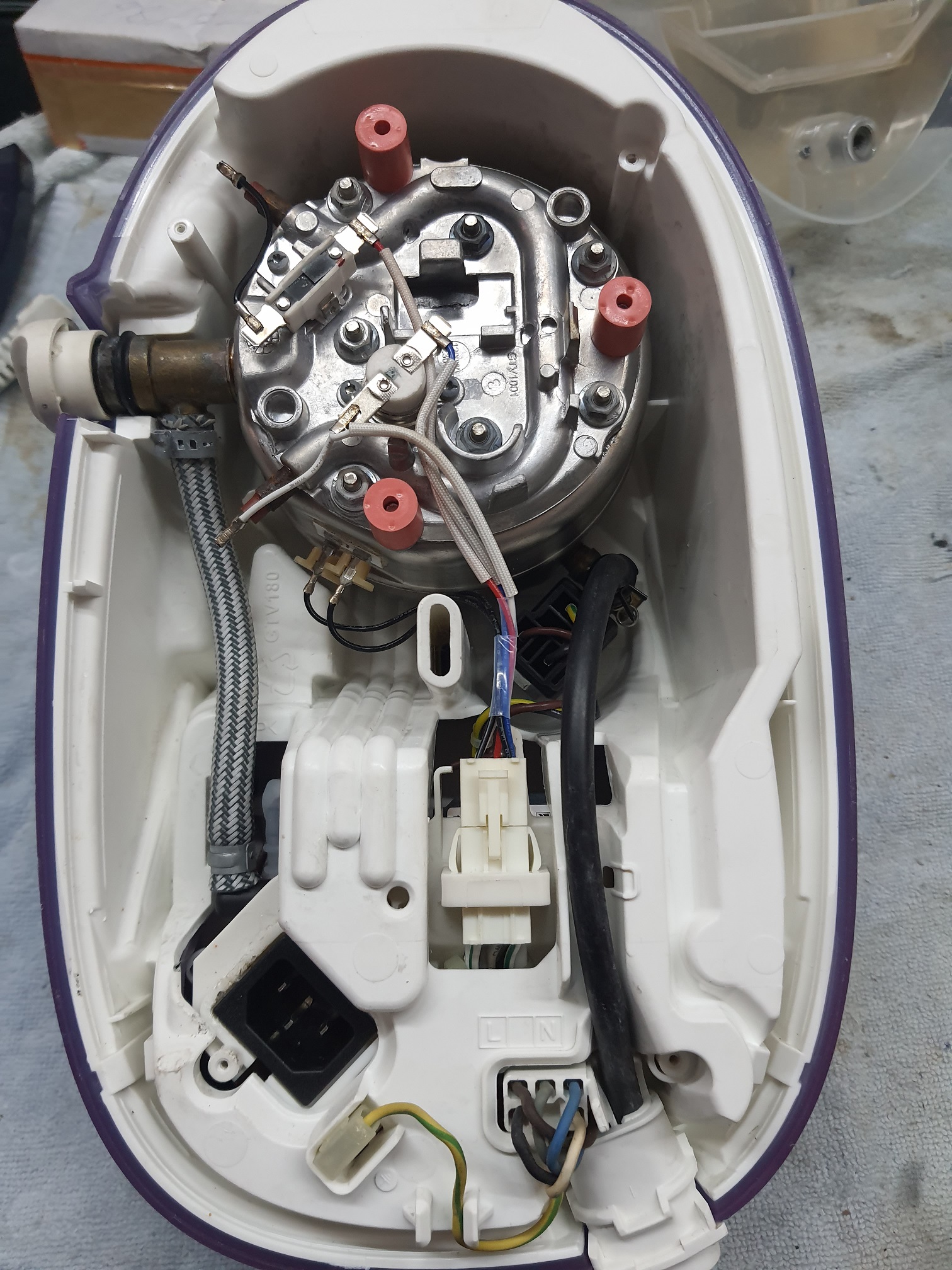 ซ่อมเตารีดไอน้ำ ยี่ห้อ TEFAL รุ่น GV6770 อาการไม่ร้อนไอน้ำไม่ออก