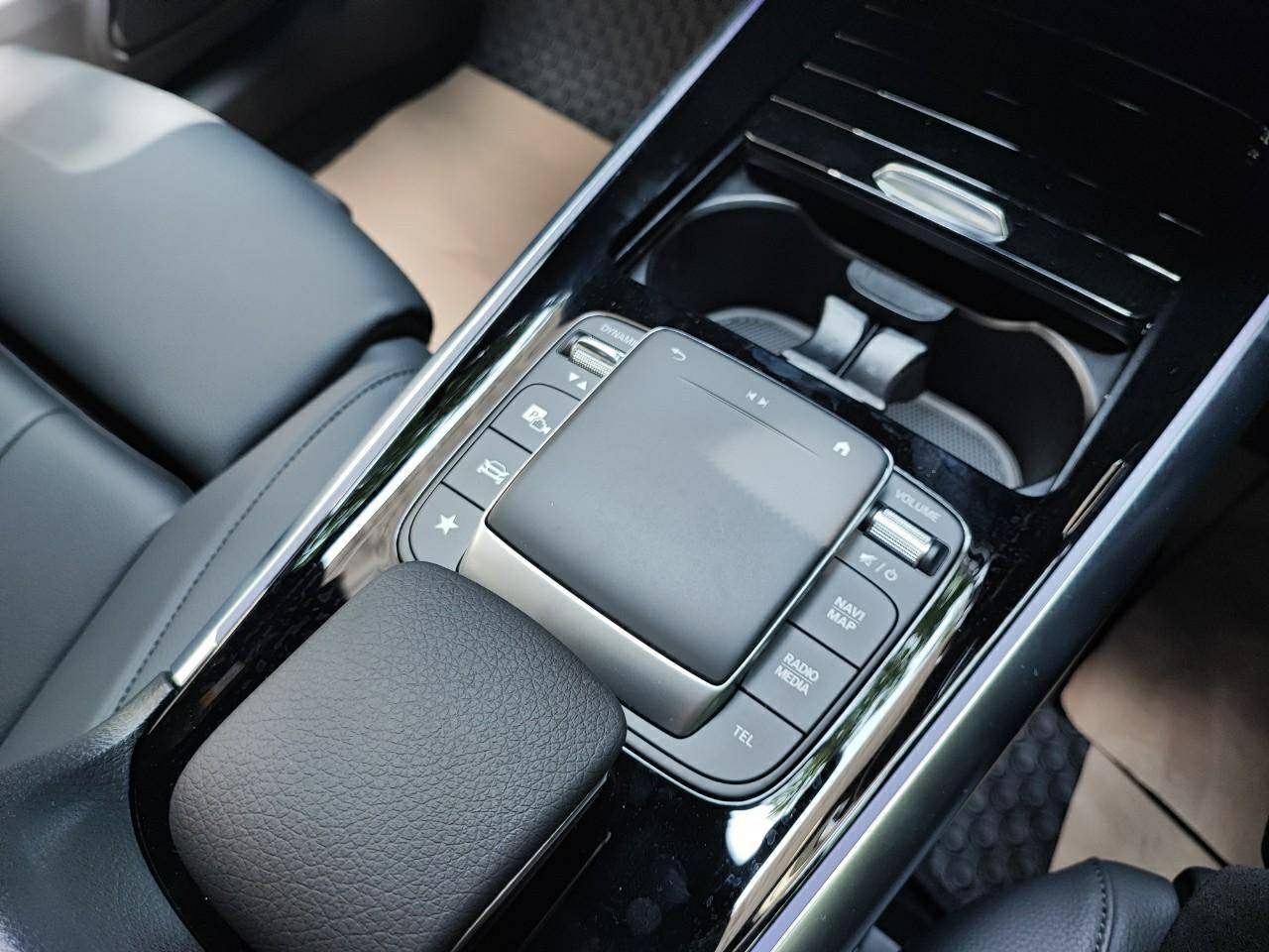 MERCEDES BENZ GLA 200 Progressive ปี2022