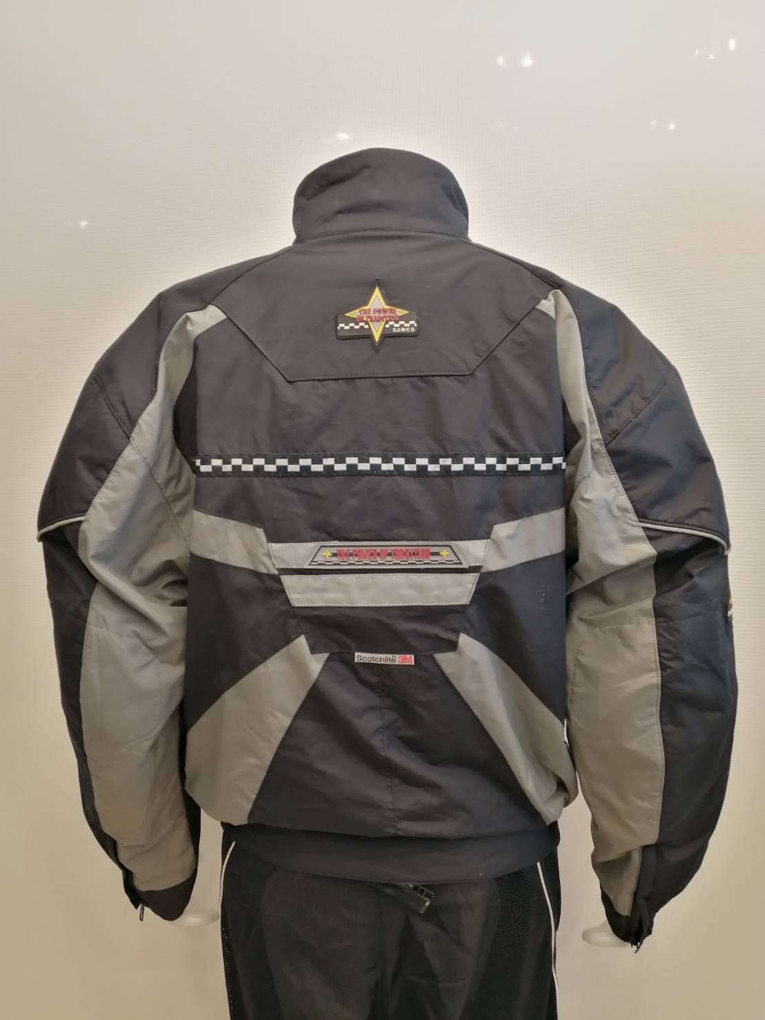 เสื้อขี่มอเตอร์ไซด์( มือสอง) RCS 223 ขนาด : อก 50" ยาว 26" **ยี่ห้อ DAMEN**