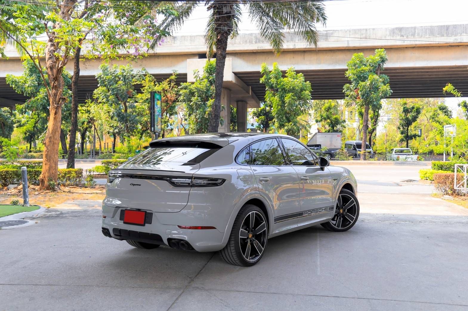Porsche Cayenne Coupe Hybrid ปี 2022