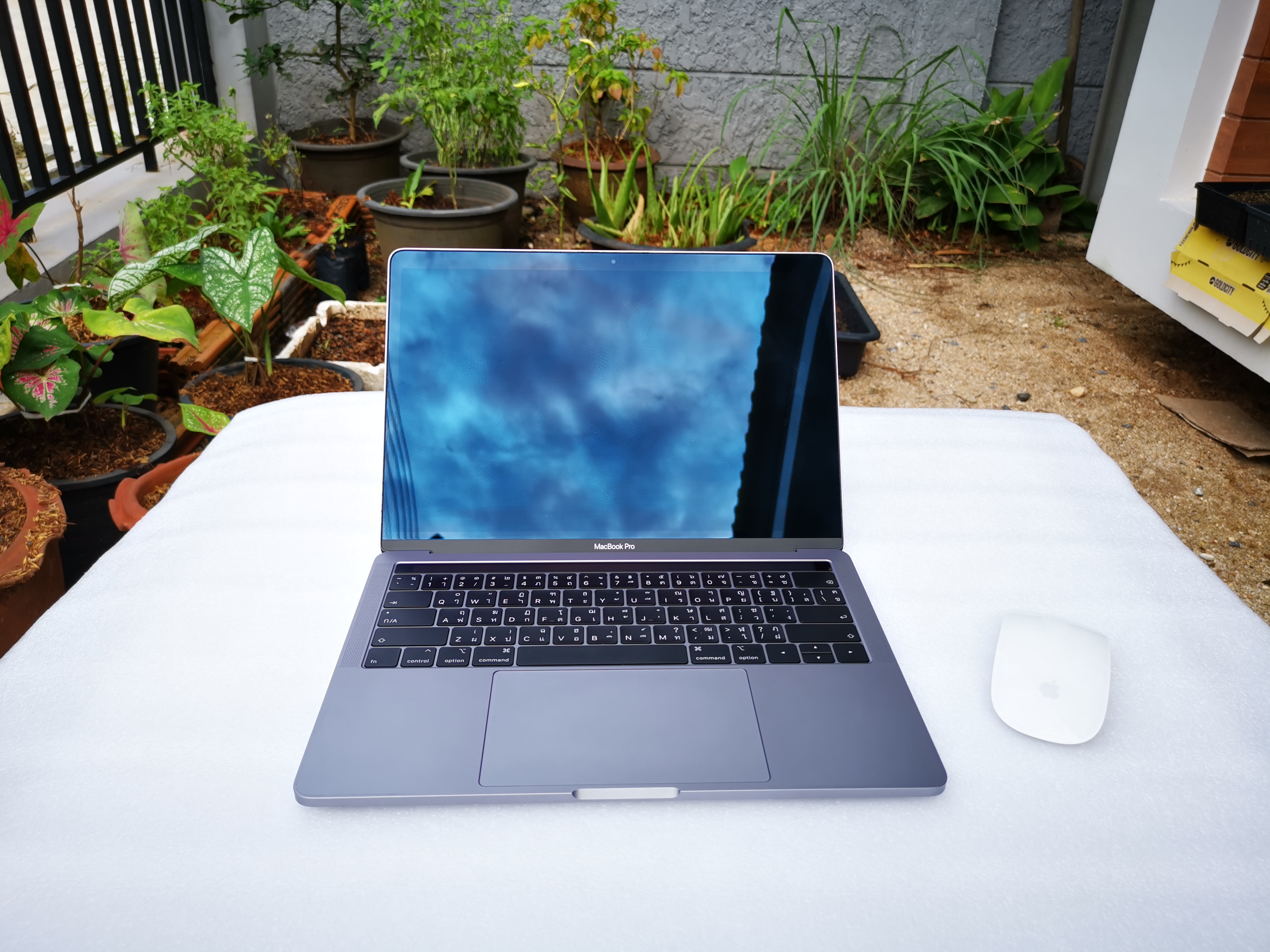 MacBook Pro (13" 2018 PortsThunderbolt 3 จำนวน 4 พอร์ต)