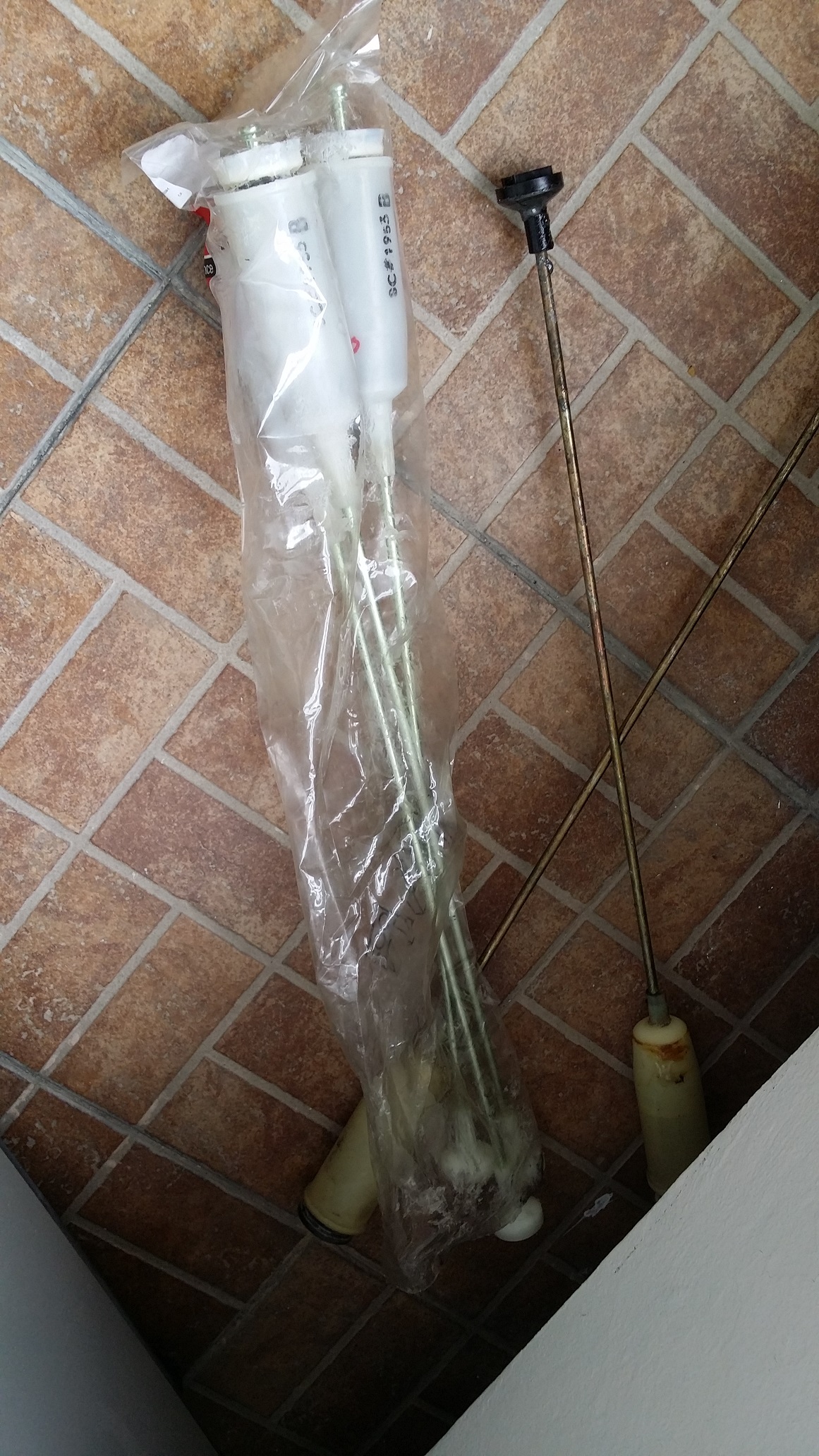 ซ่อมเครื่องซักผ้า ยี่ห้อ SAMSUNG รุ่น WA10B3 อาการมีเสียงดังเวลาปั่นแห้ง