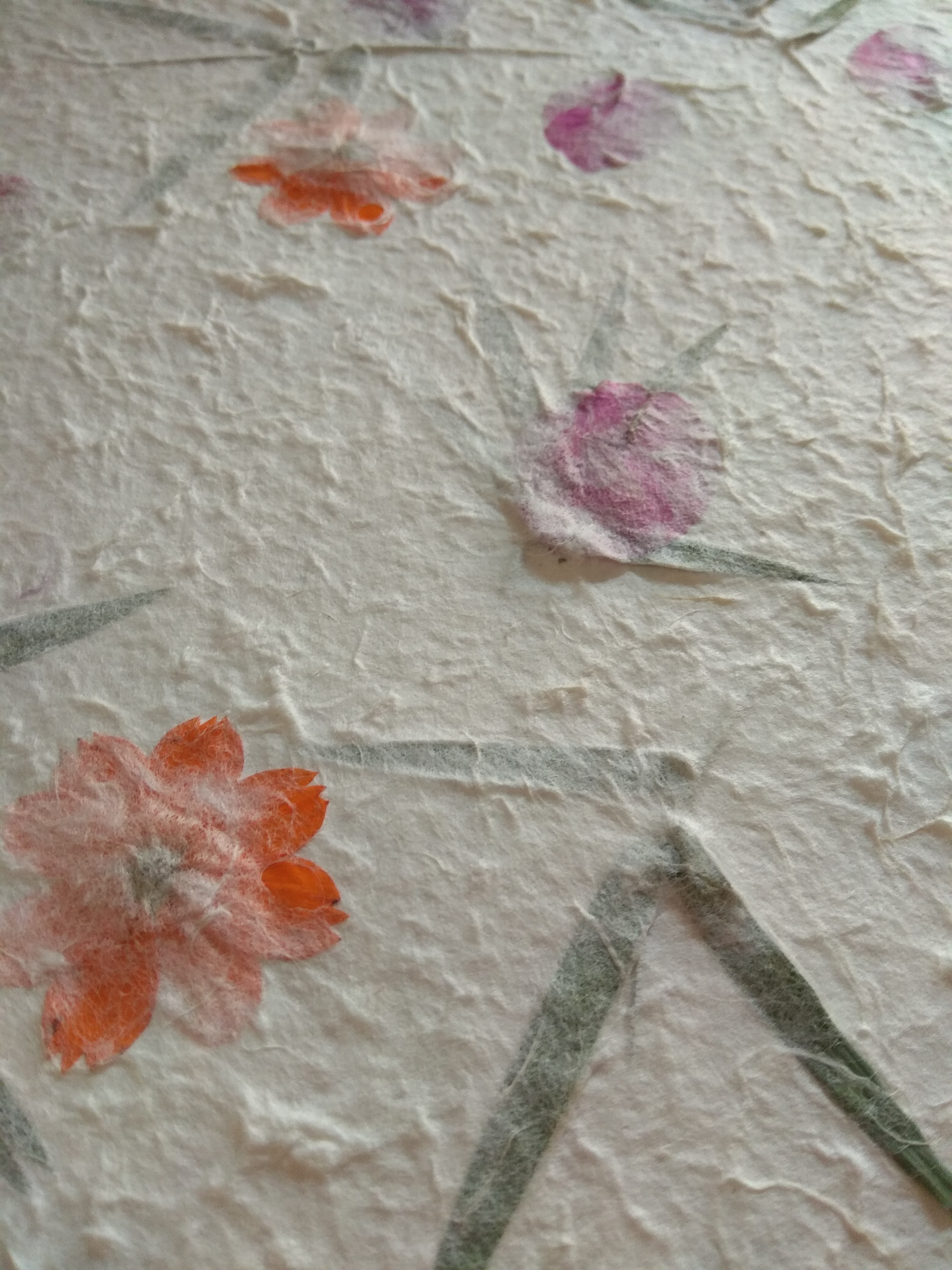 กระดาษสาหนาขรุขระมีลายดอกไม้ในตัว 2