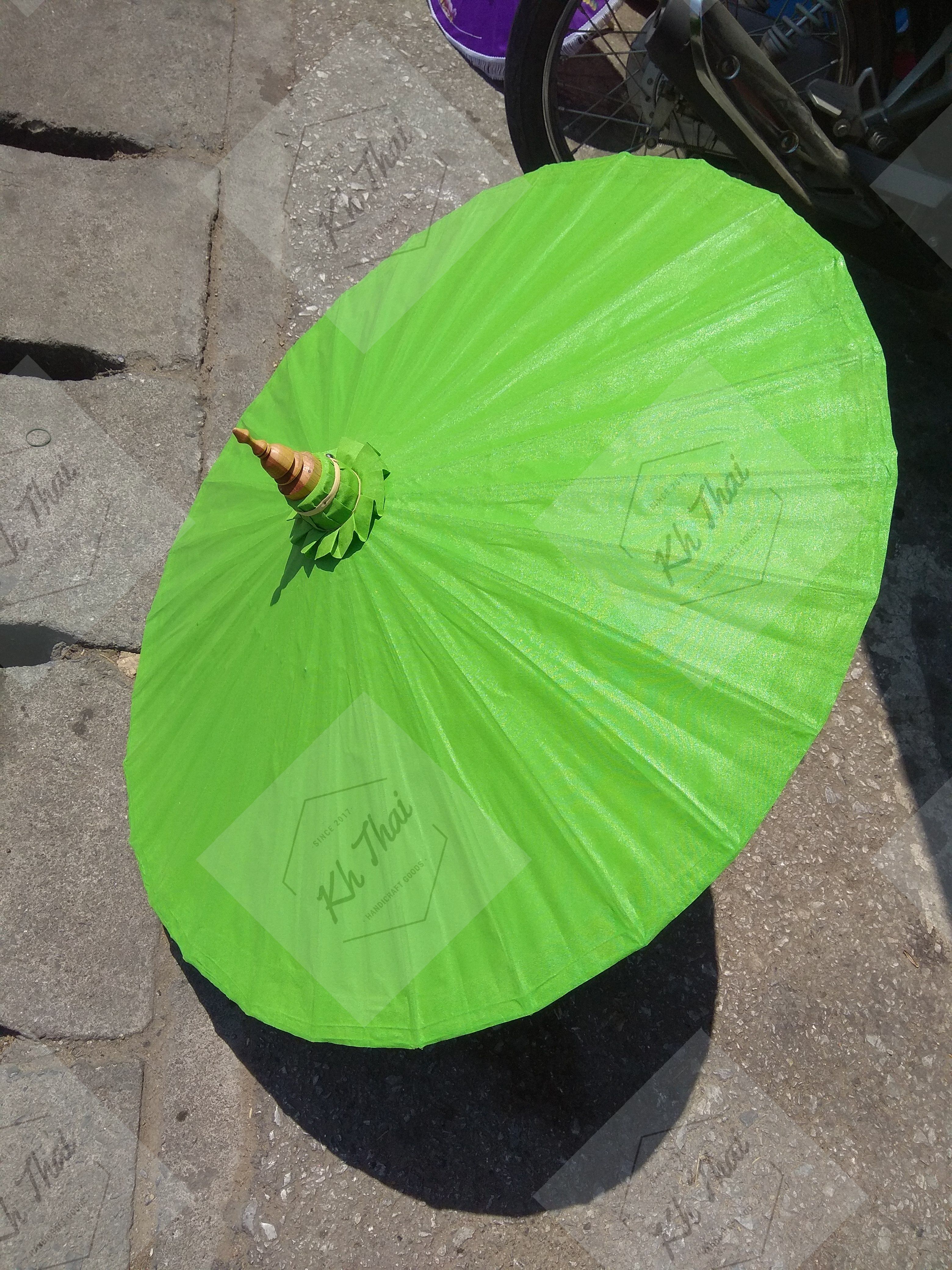 ร่มเชียงใหม่ ร่มผ้าน้ำมัน สีเขียวมะนาว17 นิ้ว ร่มแม่การะเกด กันน้ำได้
