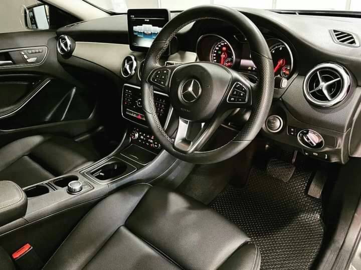 Mercedes Benz GLA200 URBAN ปี 2018