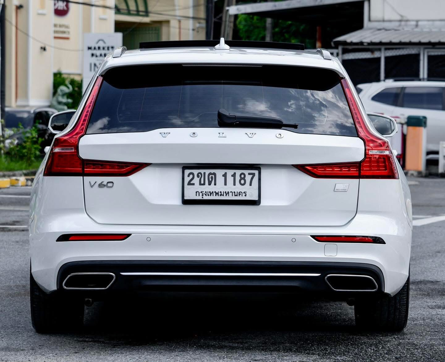 Volvo V60 T8 Plug-in Hybrid Inscription ปี 2021