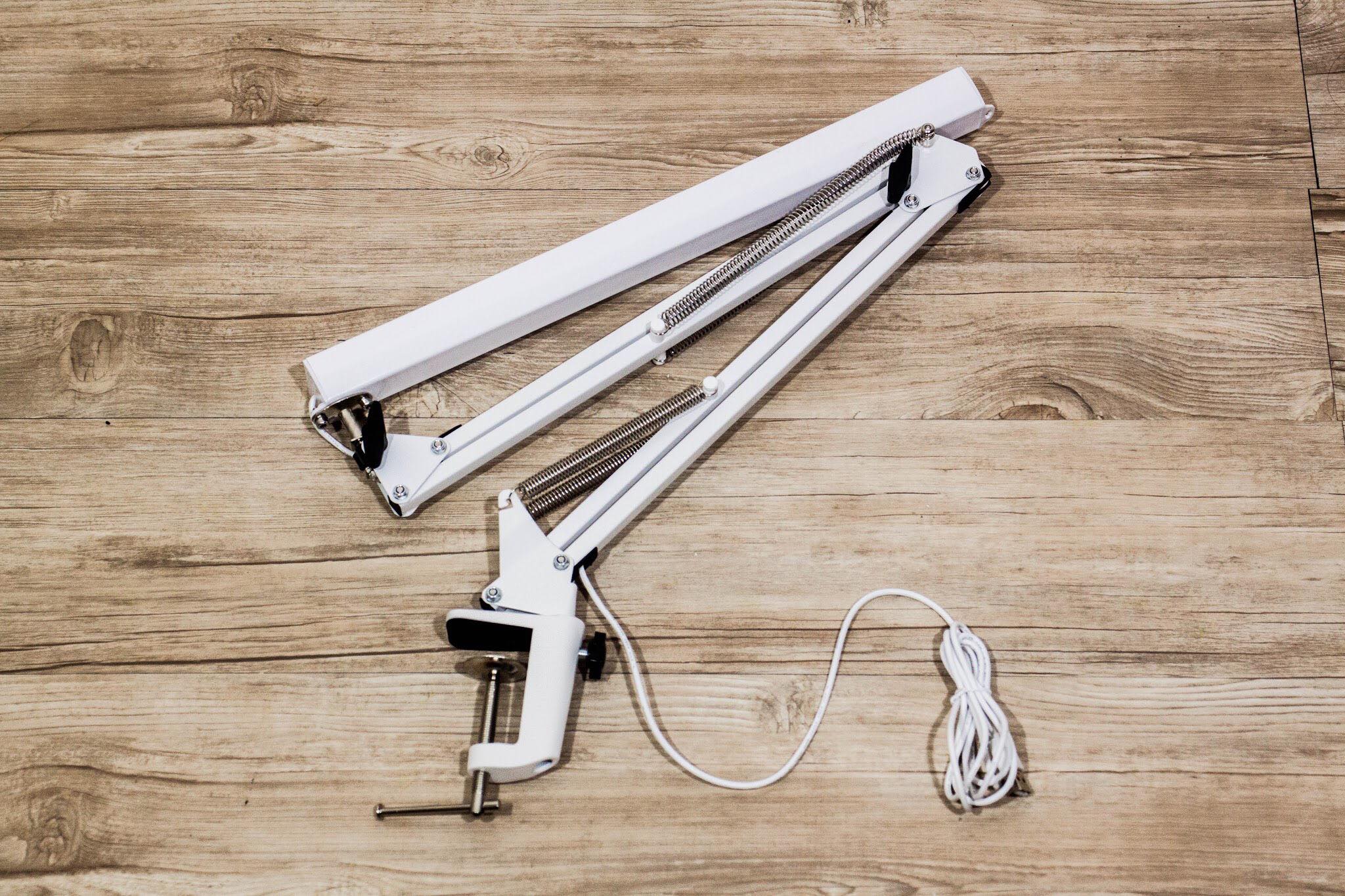 MARCH โคมไฟปรับระดับ ถนอมสายตา ปรับไฟได้ 3 ระดับ