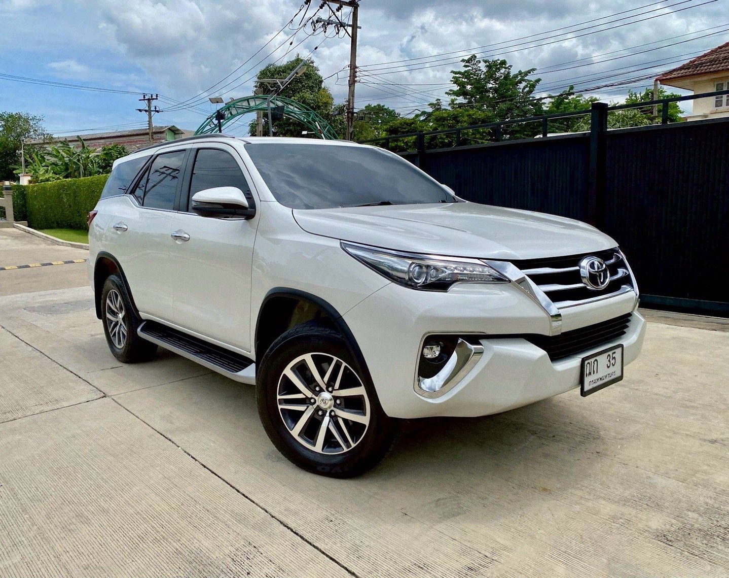 Toyota Fortuner 2.4 V Sigma4 4x4 ปี 2019