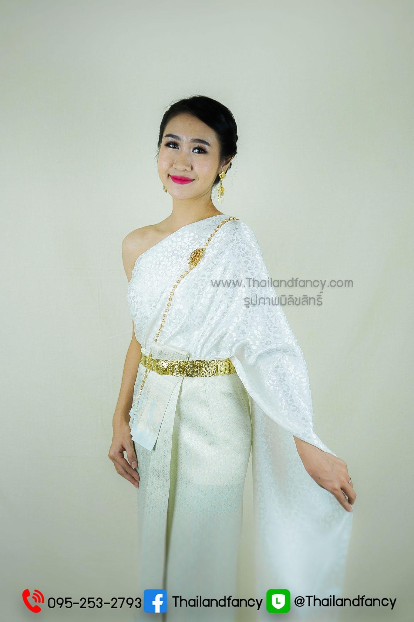 ชุดไทยเพื่อนเจ้าสาว ชุดแม่การะเกด ชุดไทยสมัยสุโขทัย ชุดไทยอุ่นไอรัก ชุดไทยร่วมสมัย ชุดไทยสไบออเจ้า ชุดไทยสไบสีขาวทอลายกับผ้าถุงยกหน้านางตัดสำเร็จสีเงิน