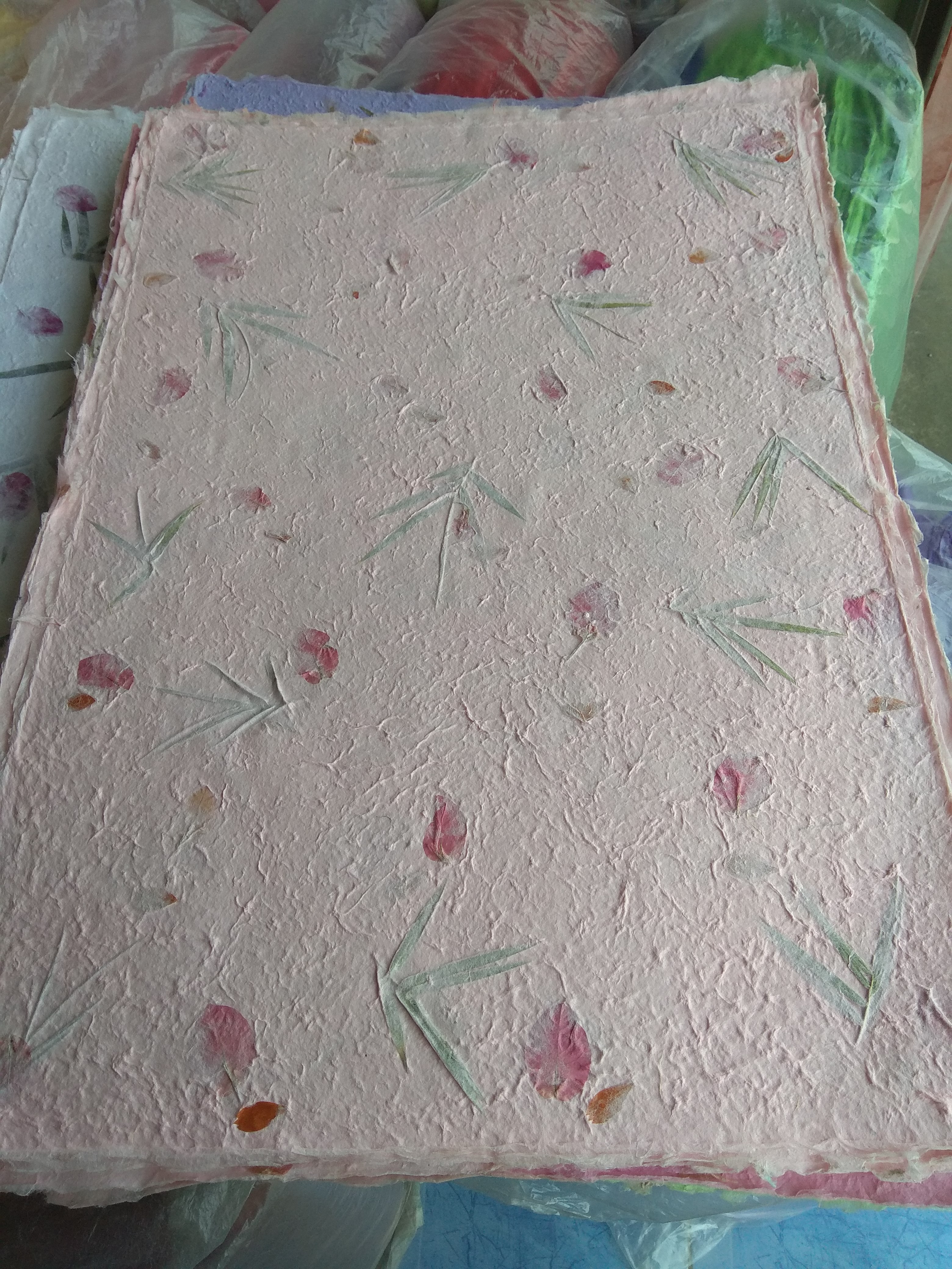 กระดาษสา หนา แบบขรุขระ มีดอกไม้ในตัว ไม่ขายปลีก เลือกสีทักไลน์