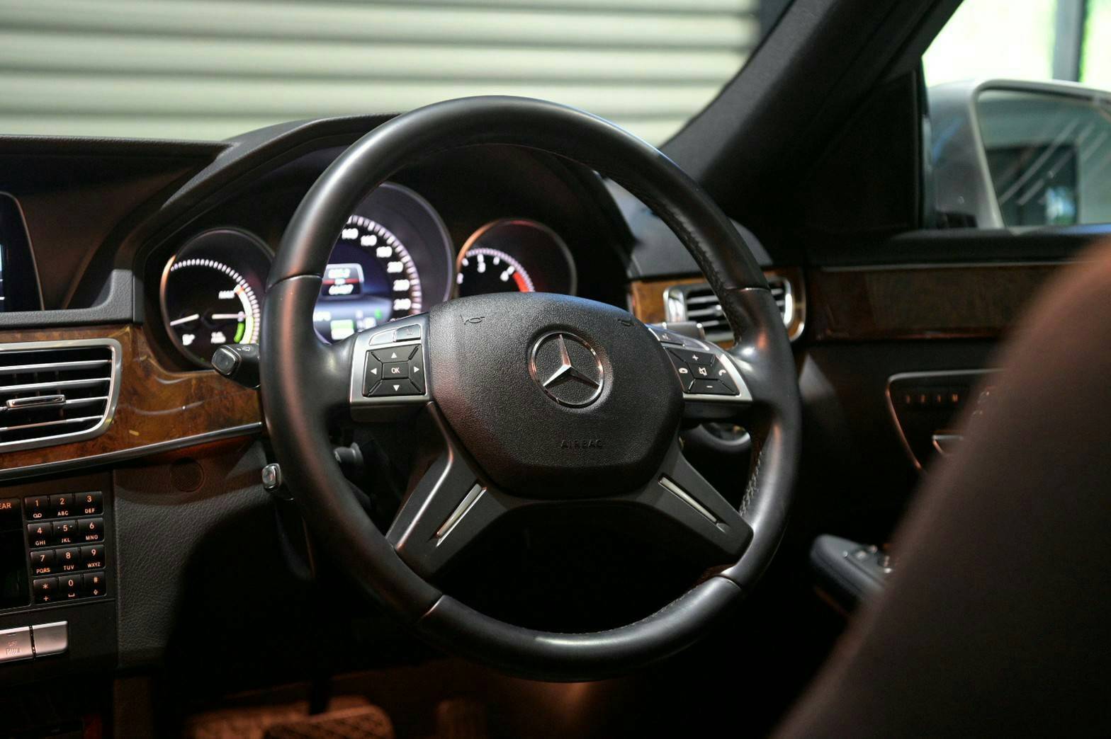 Mercedes-Benz E300 Blutec Hybrid Exclusive ปี 2013