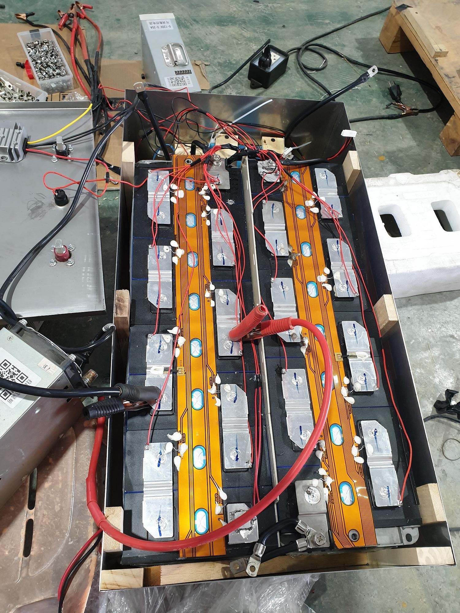 แบตเตอรี่สำหรับรถโฟล์คลิฟไฟฟ้าประกอบตามสั่ง 48v 240Ah ใช้แทนแห้งเดิมที่ 470Ah