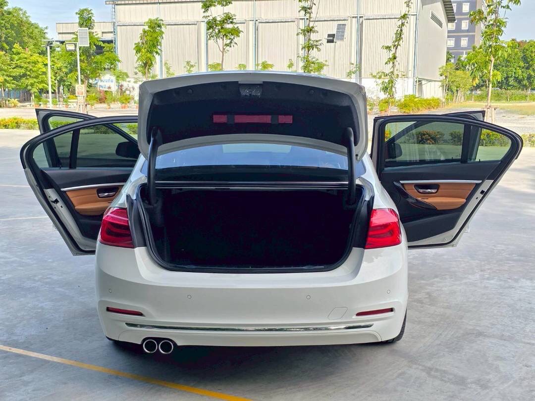 BMW 320d F30 LCI ปี 2018