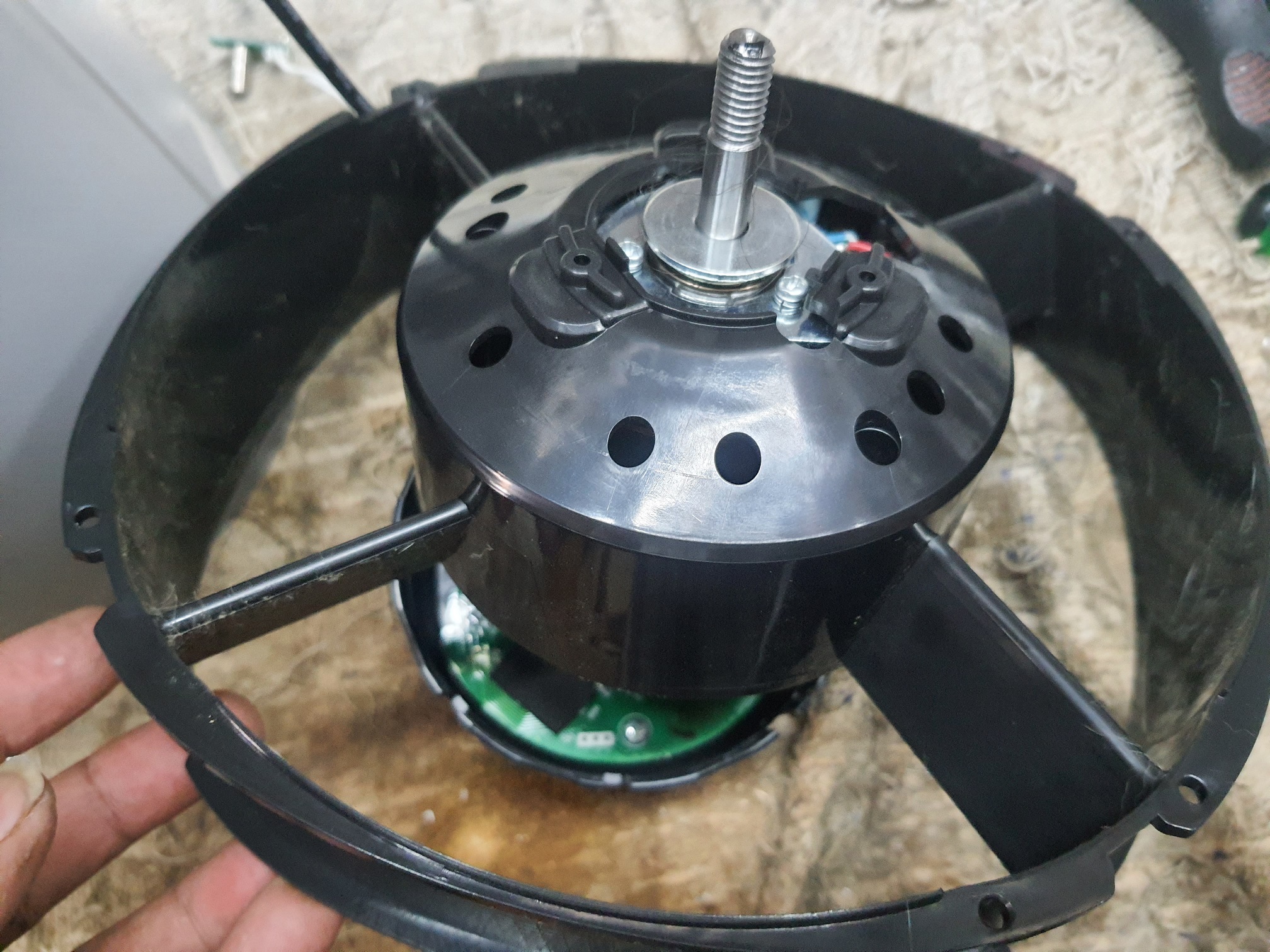 ซ่อมเครื่องฟอกอากาศ ยี่ห้อ ELECTROLUX รุ่น FA31-202GY อาการพัดลมมีเสียงดัง