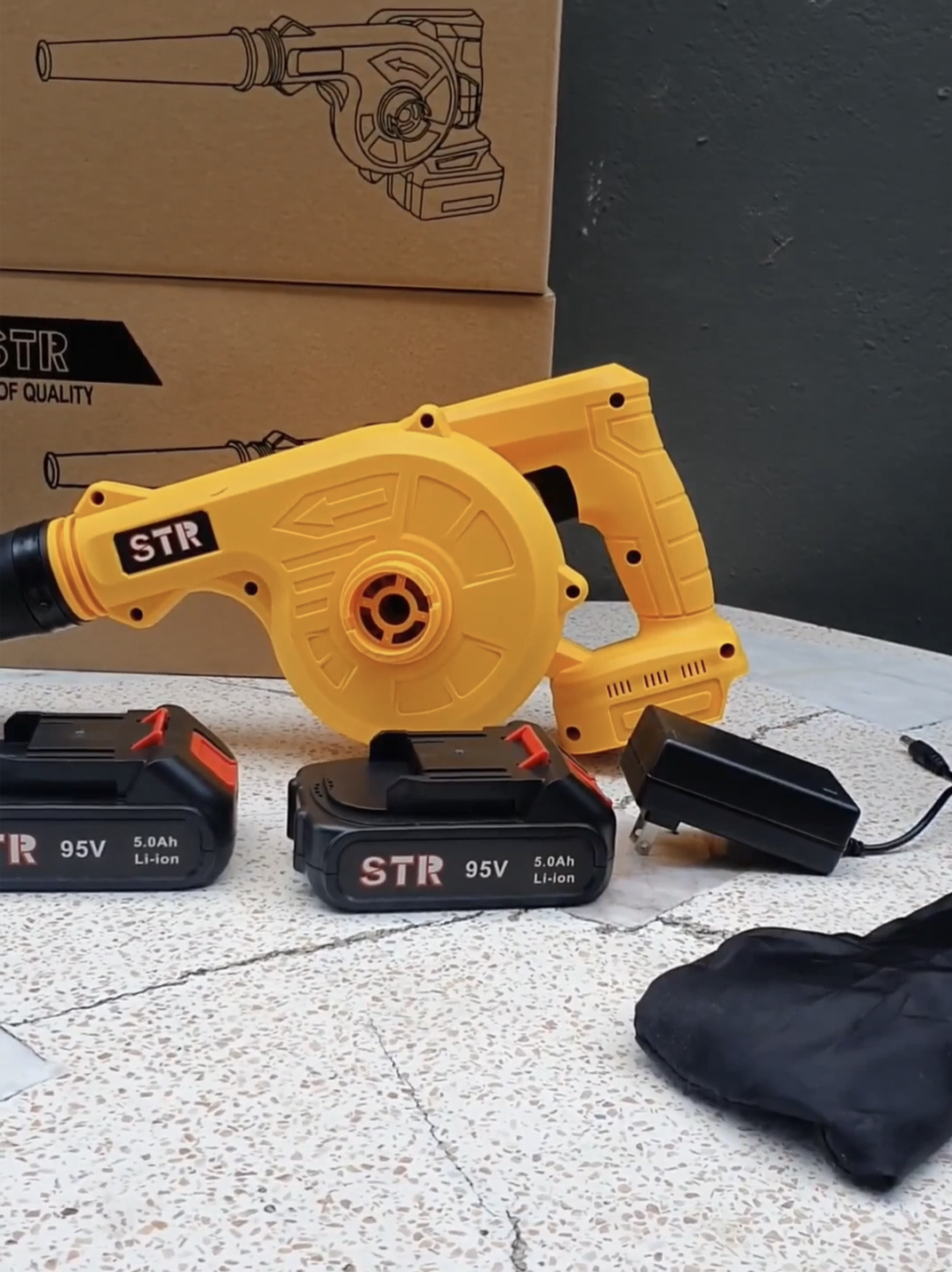 โบเวอร์ เป่าลม ดูดฝุ่น ใช้แบต ยี่ห้อ STR รุ่น 95V แถมแบต 2 ก้อน