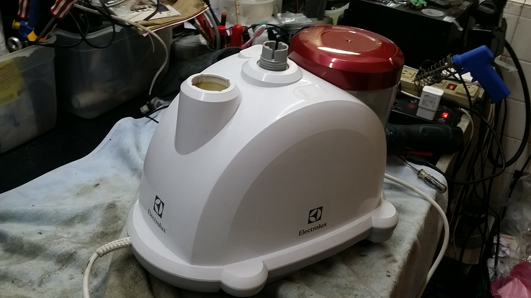 ซ่อมเตารีดไอน้ำ ยี่ห้อ Electrolux รุ่น EGS2003 อาการซ๊อตเปิดไม่ติด