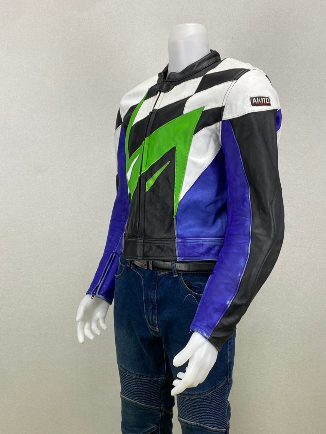 เสื้อการ์ดสำหรับขี่มอเตอร์ไซด์( มือสอง) RCSS 033: อก 42" ยาว 22" ** AKITO **