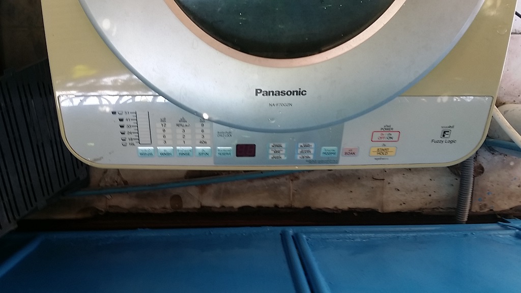 ซ่อมเครื่องซักผ้า ยี่ห้อ PANASONIC รุ่น NA-F70G2N อาการน้ำไหลออกตลอด