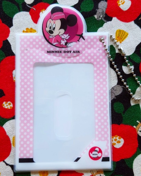 Tag Disney store Minnie mouse พวงกุญแจ ที่ใส่บัตร สามารถใส่คล้องกับสายคล้องคอได้ค่ะ จากดิสนีย์สโตร์ ญี่ปุ่น Size : 8 x 14 cm