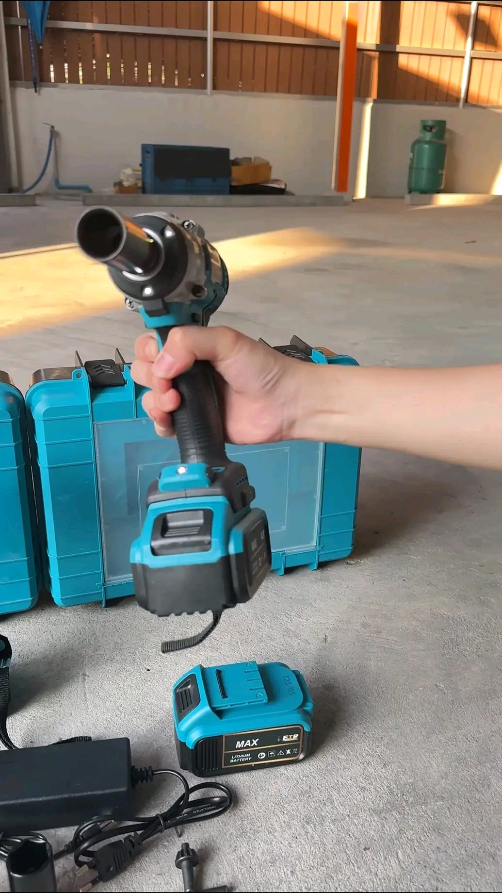 บล็อกแบต / บล็อกไฟฟ้าไร้สาย ยี่ห้อ ONSEN 3in1 สีฟ้า