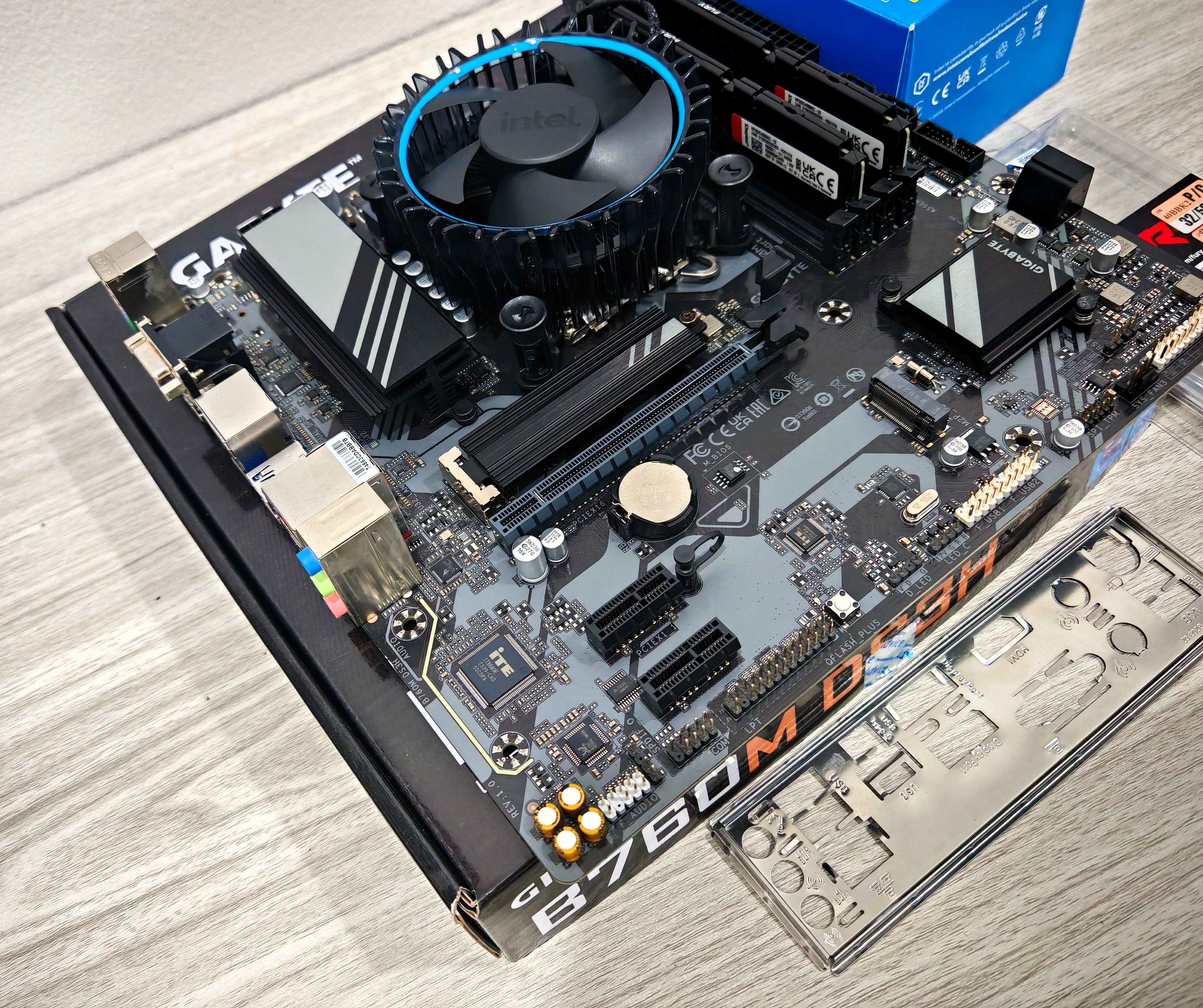 เซ็ตมัดรวม บอร์ด B760M + i5 14400F + DDR5 32GB(16*2)/5200