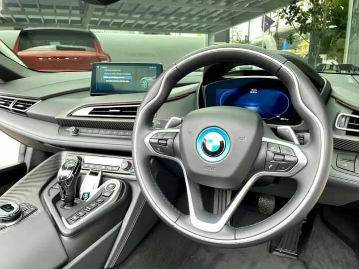 BMW i8 Roadster ปี 2021