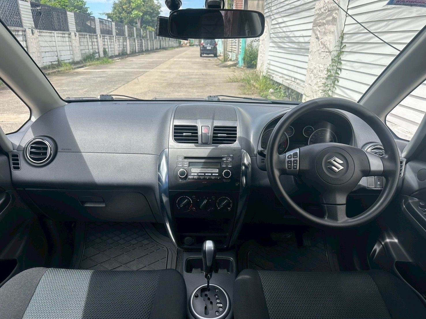 SUZUKI SX4 1.6 Hatchback สีดำ ปี 2013