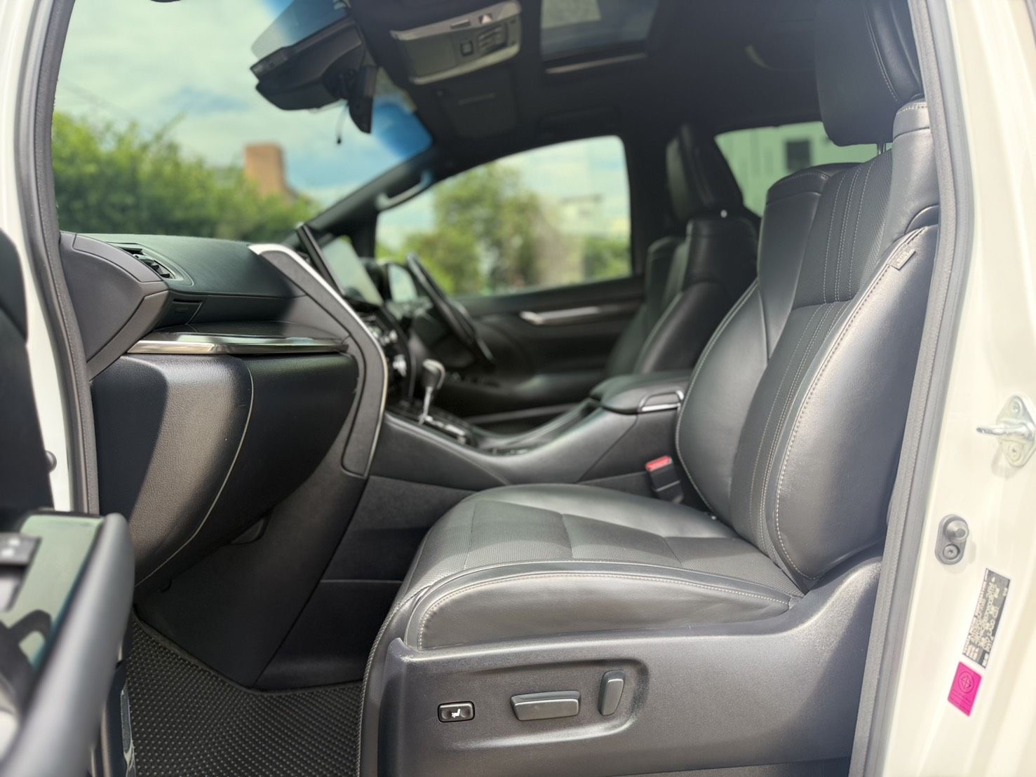 Lexus LM300h (7 Seat) ปี 2021