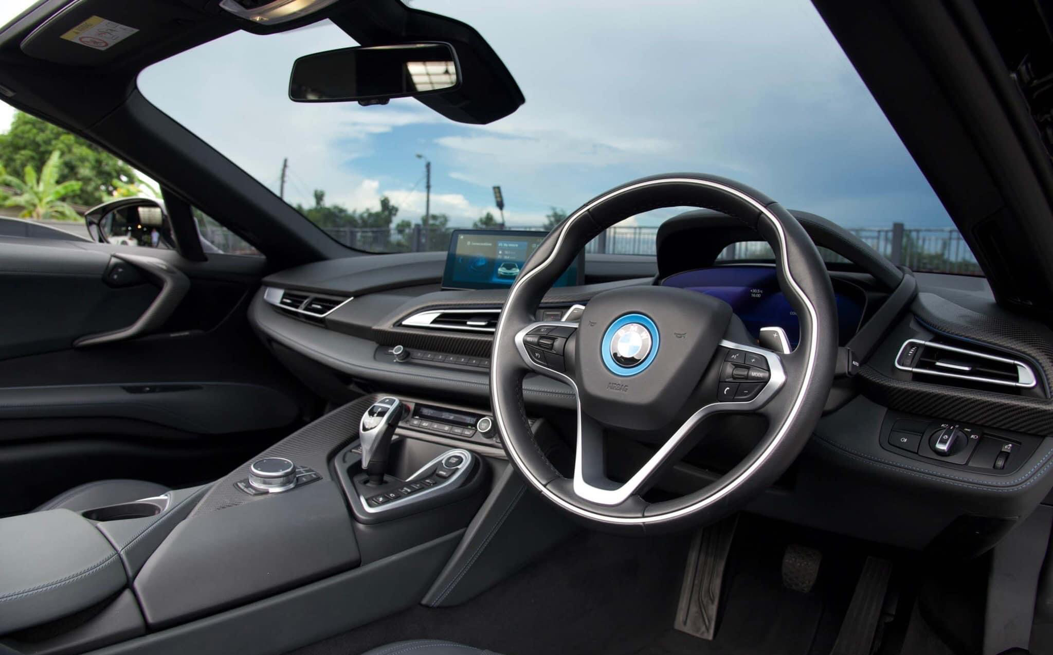 BMW i8 Roadster หลังคาผ้า Soft Top ปี 2020