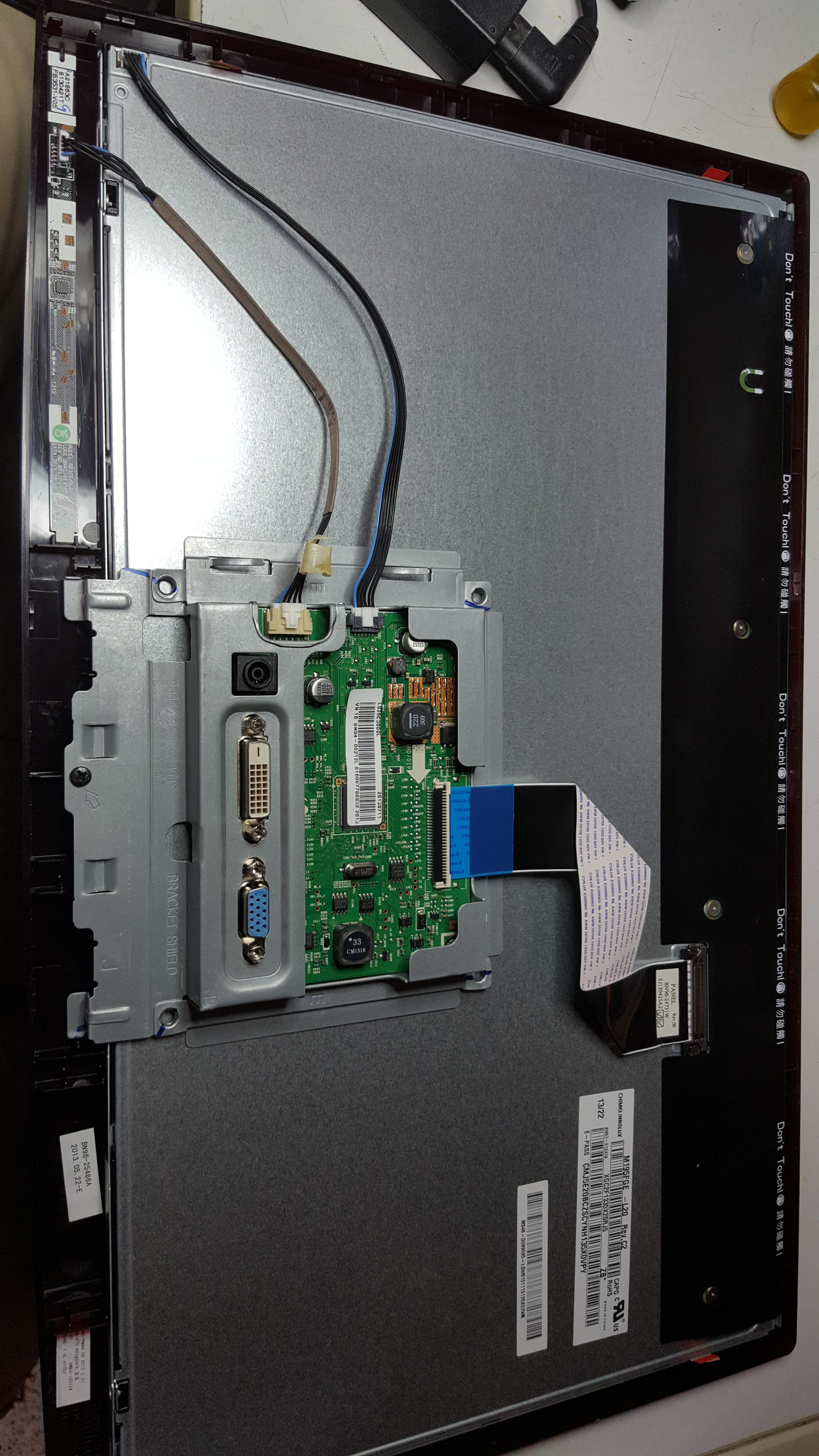 ซ่อมจอคอมพิวเตอร์ ยี่ห้อ SAMSUNG รุ่น S20C300BL อาการเปิดไม่ติด