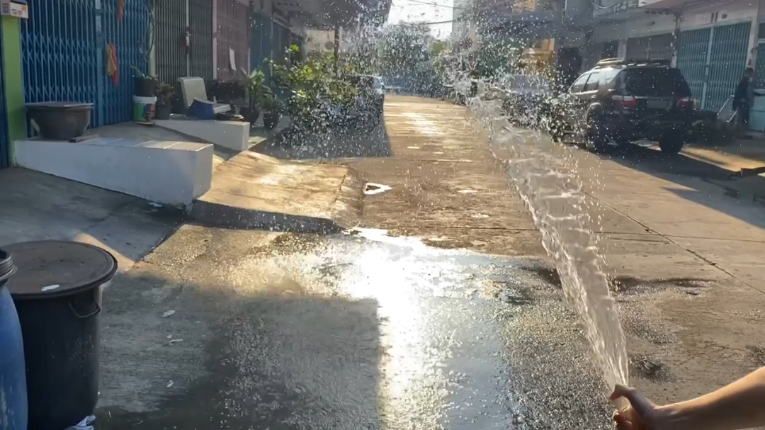 ไดโว่ ตัวเล็ก ตัวเหลือง ใช้แบตเตอรี่ DC มีให้เลือก 12V และ 24V ยี่ห้อ Win แถมตัวคีบแบต 1 คู่