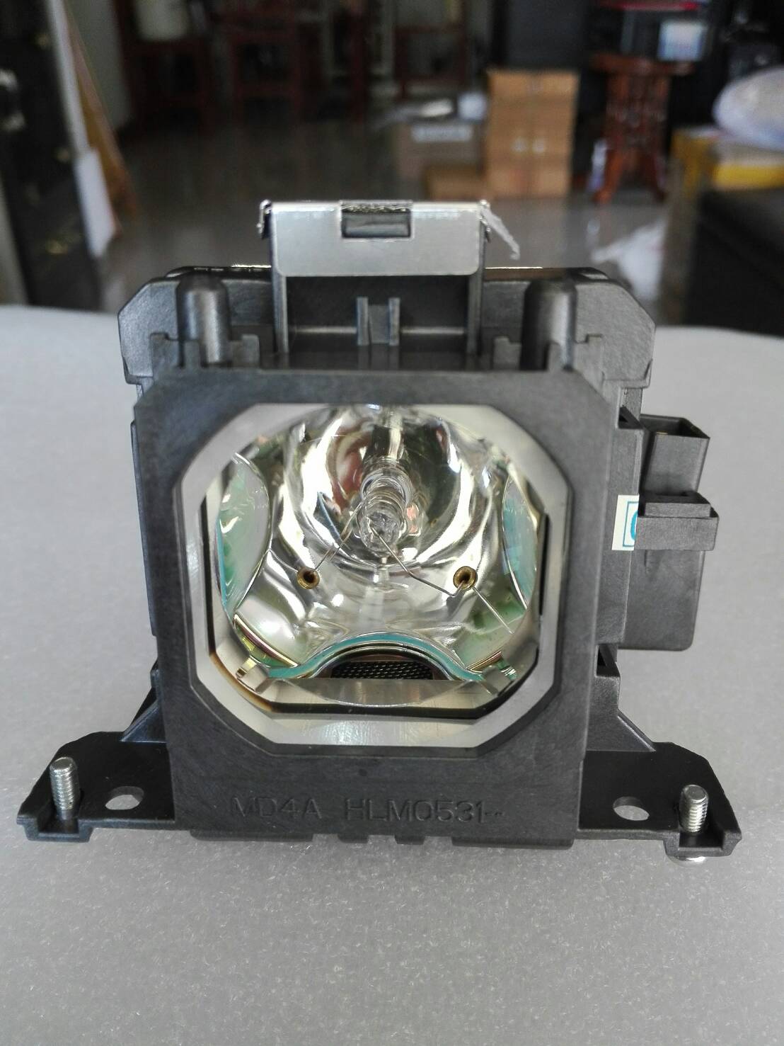 หลอดโปรเจคเตอร์ Sanyo PLV-Z2000 (เกรด A) – ความคมชัดสูง อายุการใช้งานยาวนาน