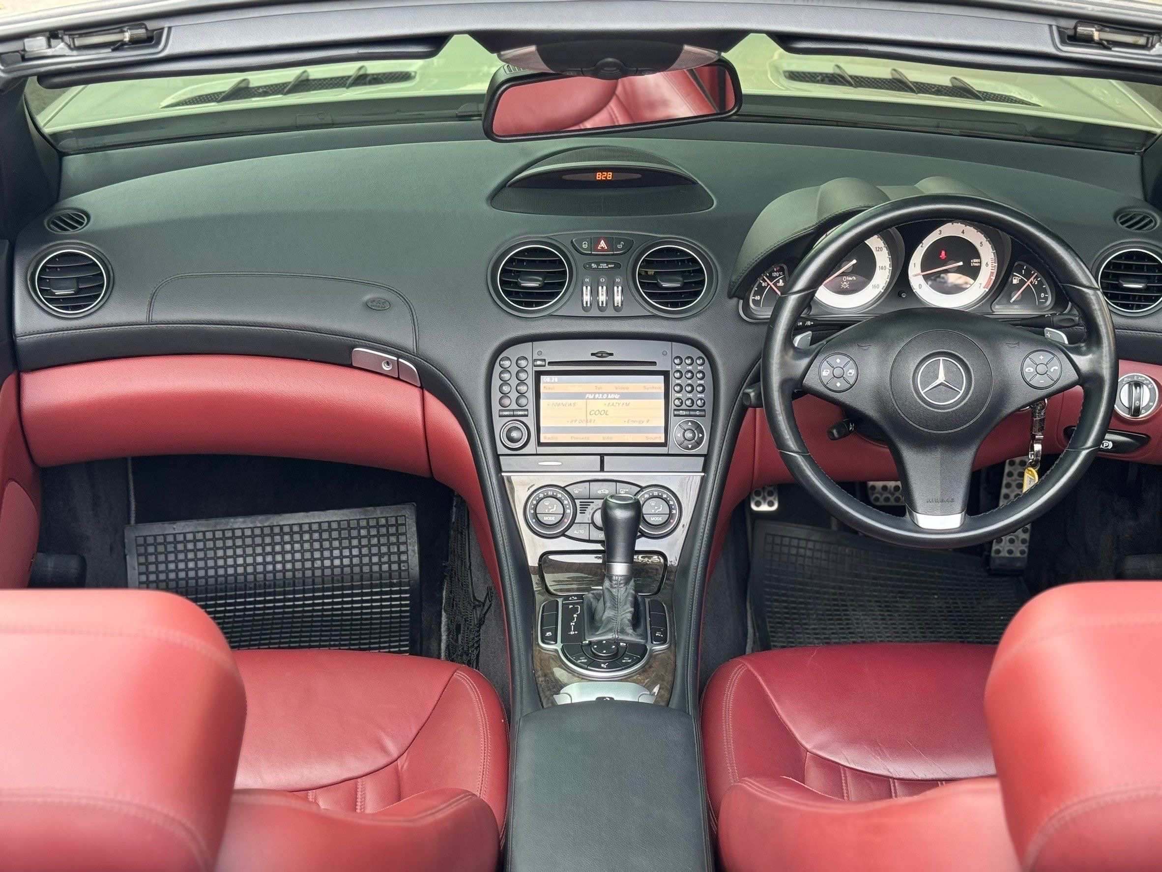 Mercedes-Benz SL300 3.0 R230 Convertible สีขาว ปี2011