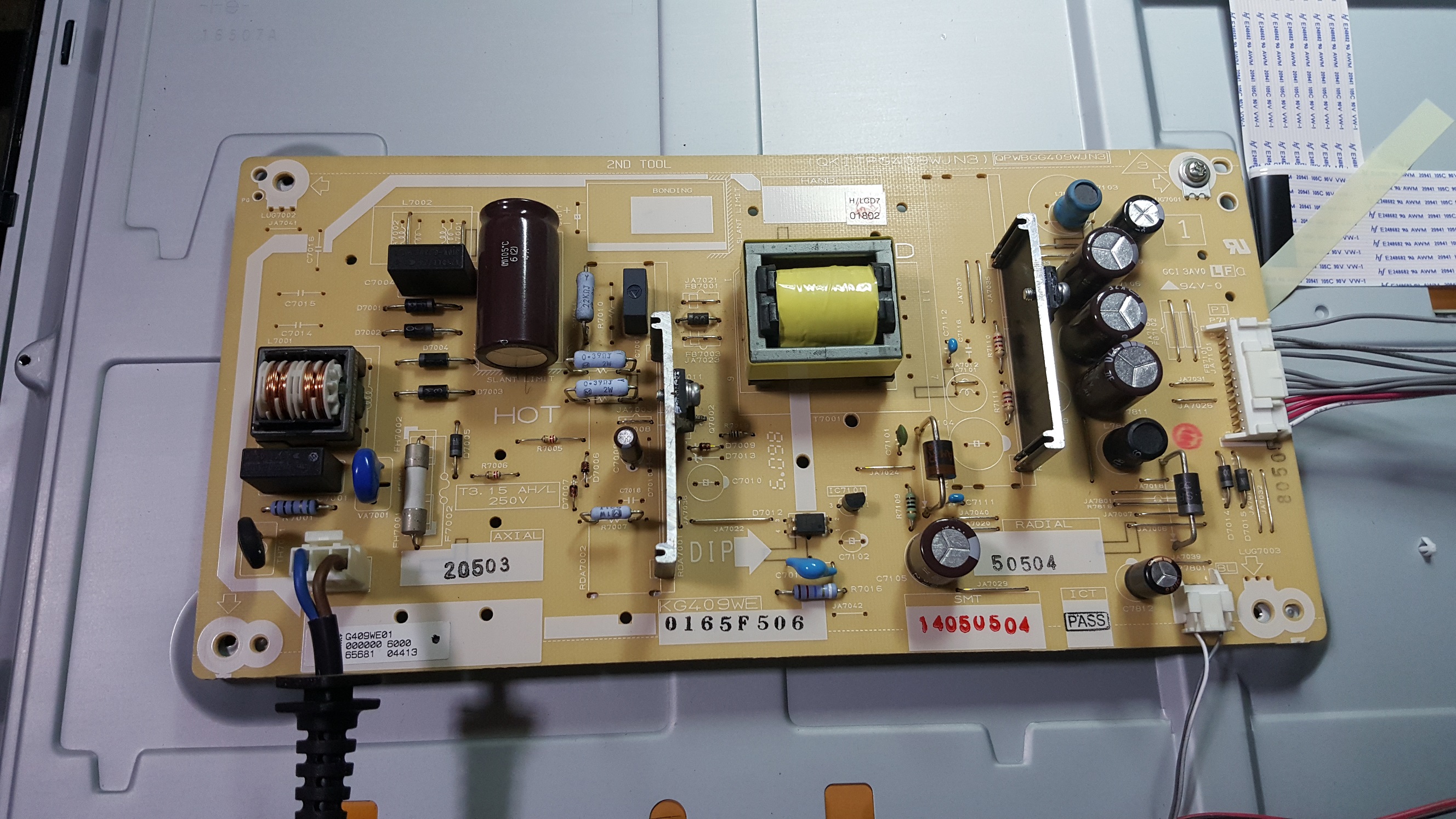 ซ่อมโทรทัศน์ LED-TV ยี่ห้อ SHARP รุ่น LC-32LE260M อาการไม่มีภาพไฟสถานะสีแดงกระพริบ