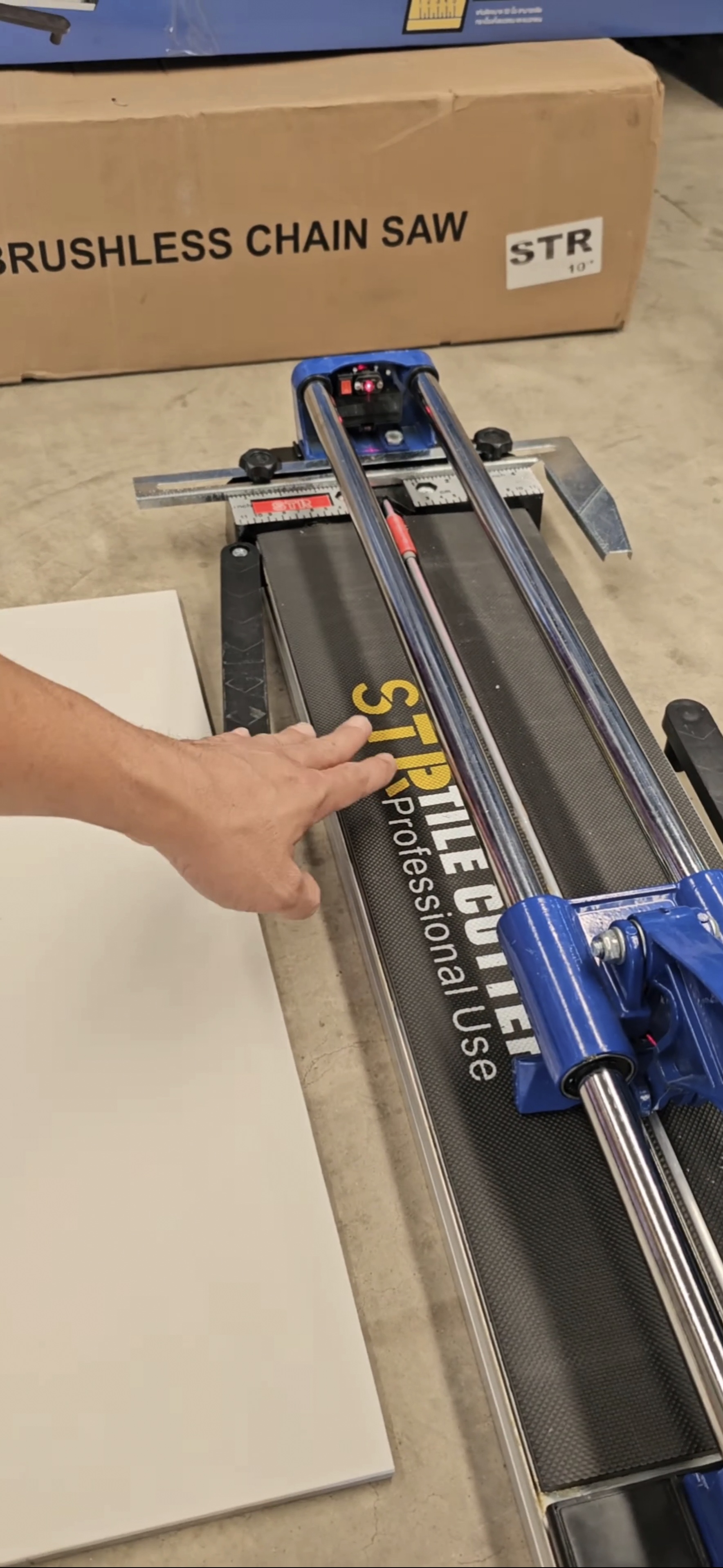 แท่นตัดกระเบื้อง STR มี 2ไซส์ 26นิ้้ว 32นิ้ว แถมลูกกลิ้งตัดกระเบื้อง 1อัน