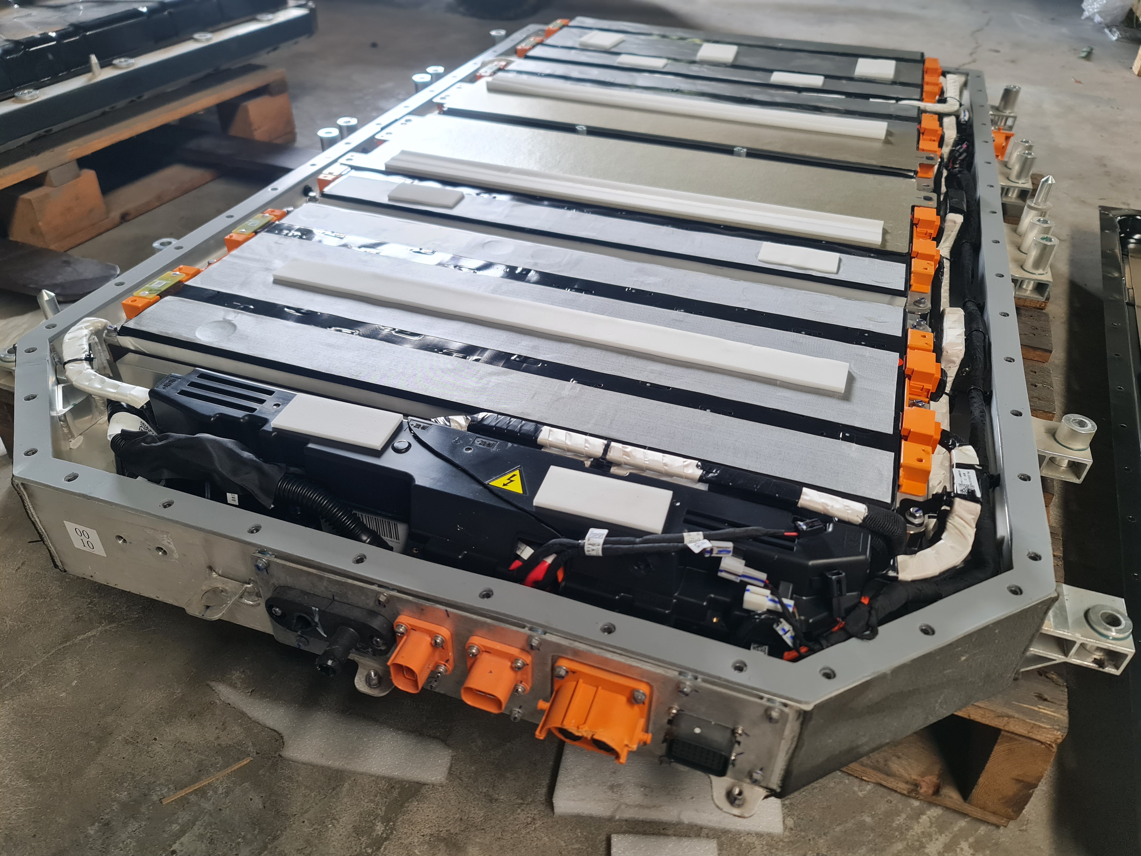 แบตเตอรี่รถยนต์ไฟฟ้า ขนาด 350v 40kw ชนิด NMC 114ah 110ah 3.7v