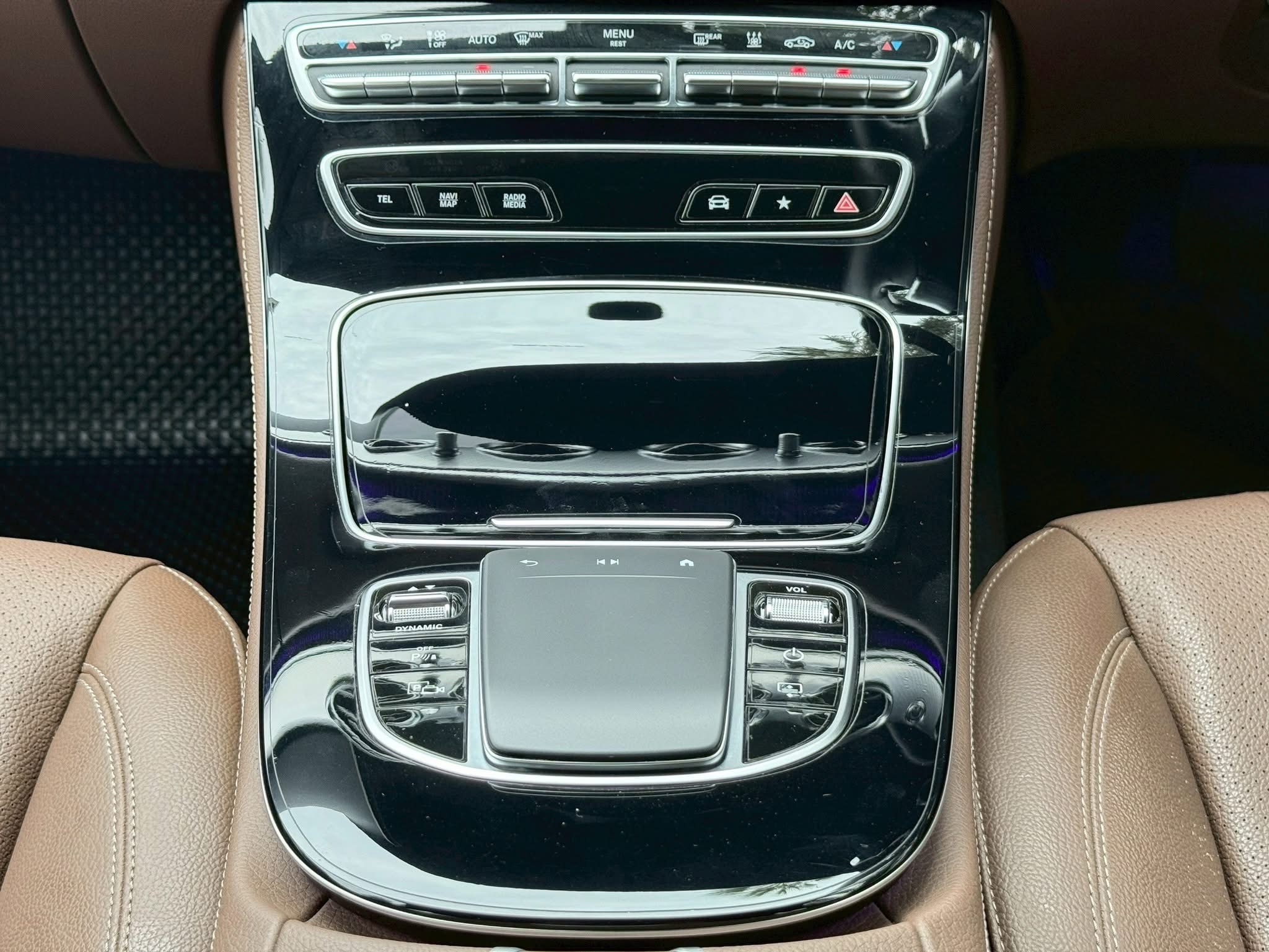 MERCEDES-BENZ E300e AVANTGARDE ปี 2022