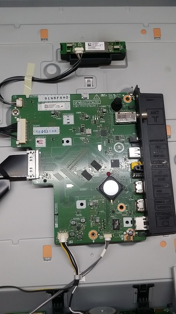 ซ่อมโทรทัศน์ LED-TV ยี่ห้อ SHARP รุ่น LC-40LE380X อาการไฟกระพริบแต่ไม่มีภาพ