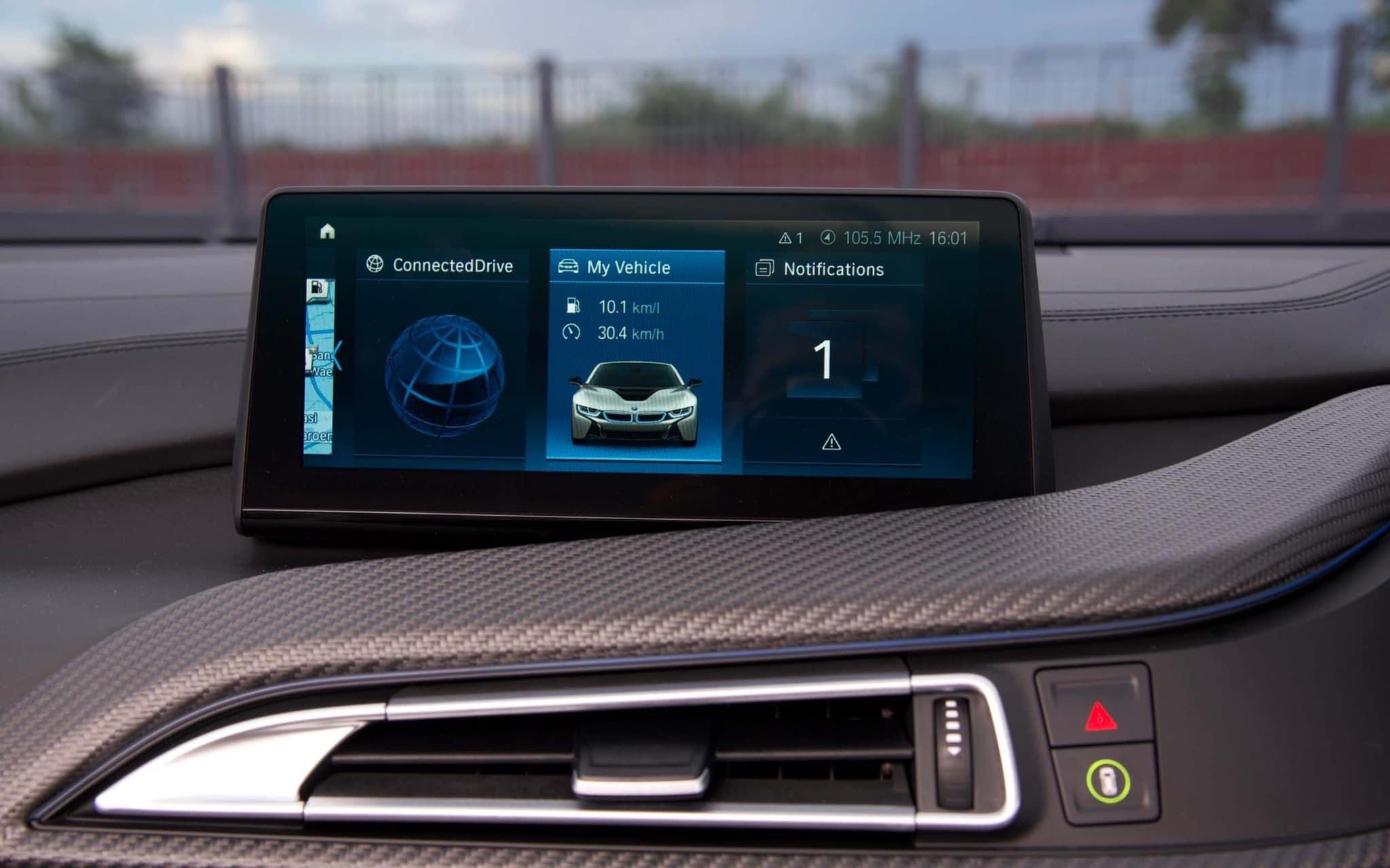 BMW i8 Roadster หลังคาผ้า Soft Top ปี 2020