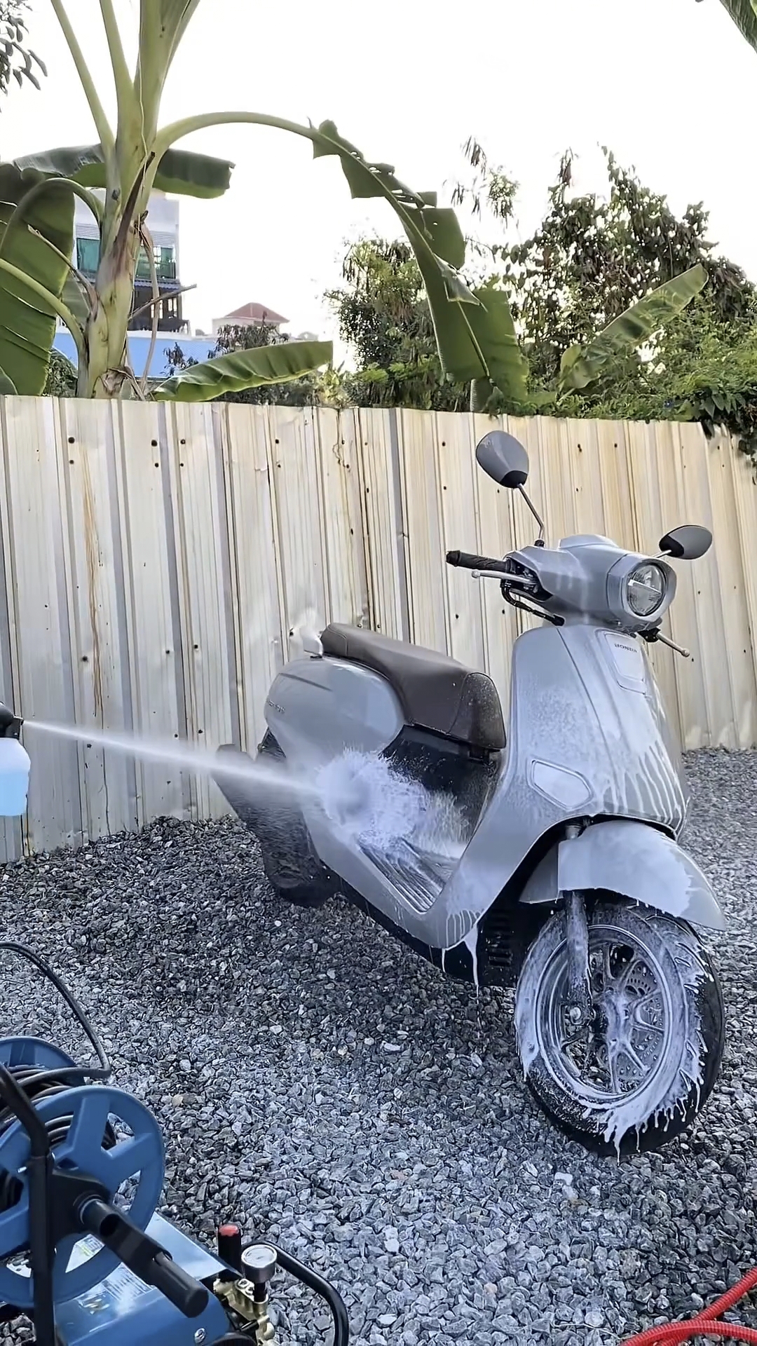 เครื่องฉีดน้ำแรงดันสูงล้อลาก ยี่ห้อ MASAKI มีโรลม้วนสายในตัว มี 2 รุ่นให้เลือก