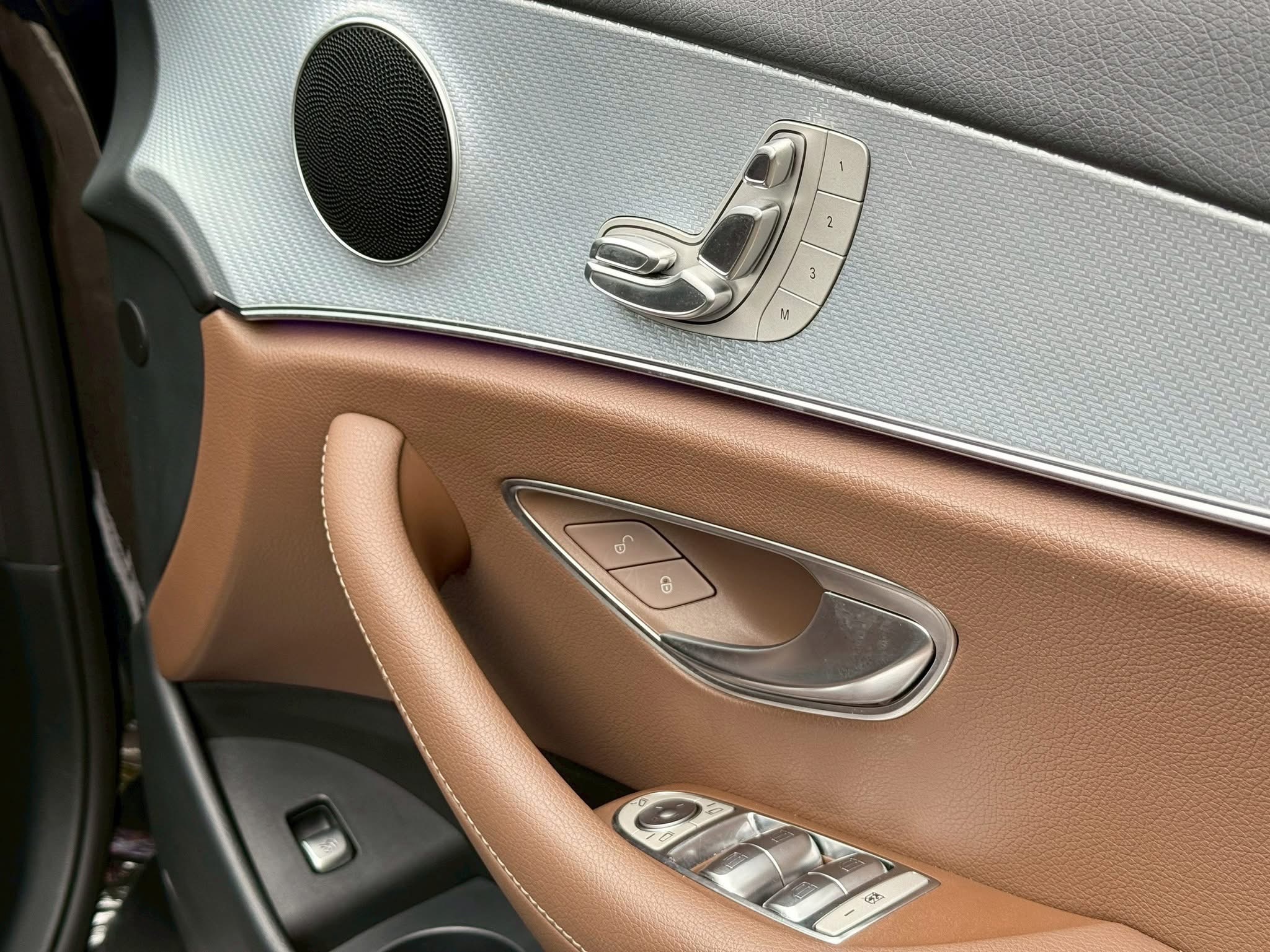 MERCEDES-BENZ E300e AVANTGARDE ปี 2022