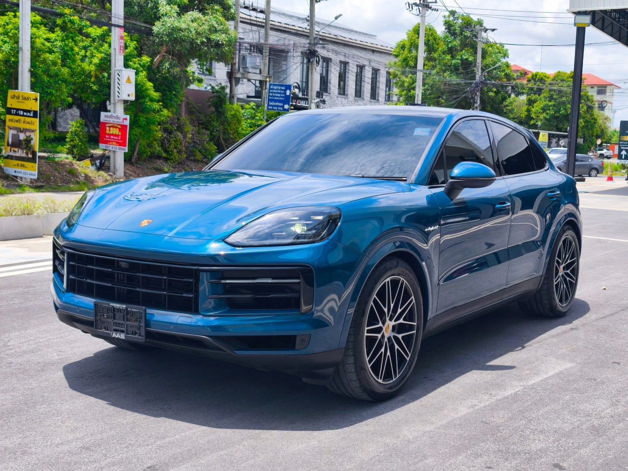 PORSCHE CAYENNE 3.0 HYBRID COUPE MOONLIGHT BLUE ปี 2025
