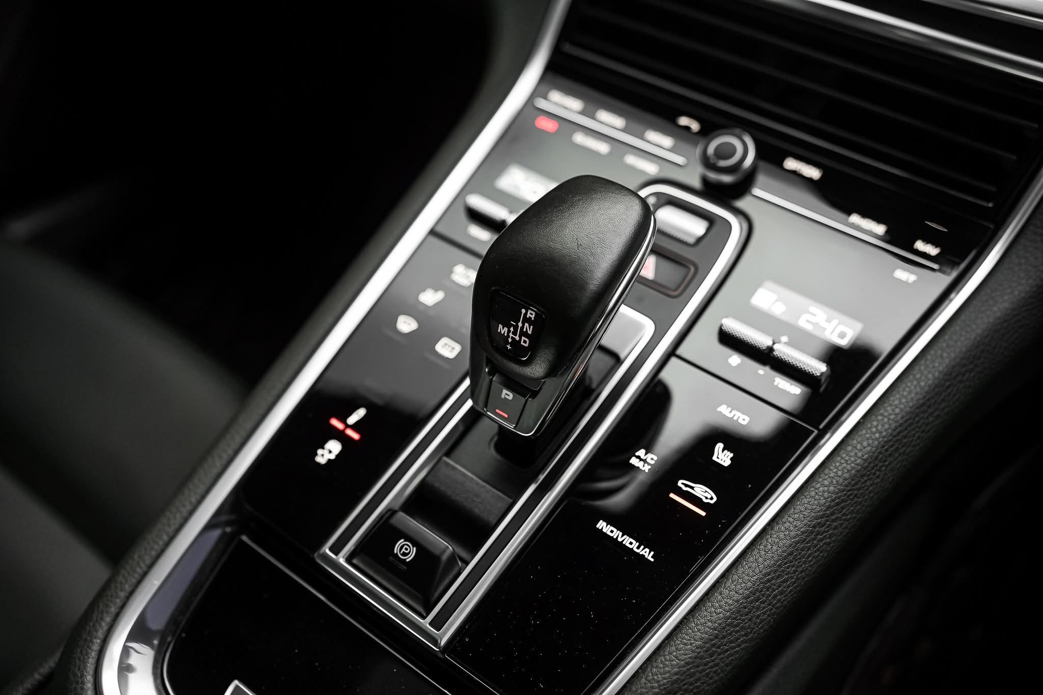 Porsche Panamera 4 E-Hybrid Executive ปี 2018