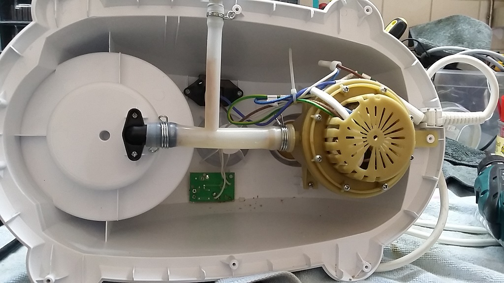 ซ่อมเตารีดไอน้ำ ยี่ห้อ Electrolux รุ่น EGS2003 อาการไอน้ำไม่ออก